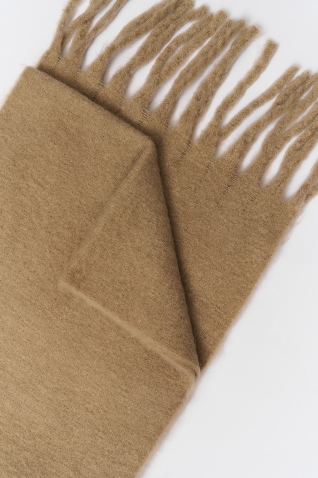 Тёплый шарф с длинной бахромой