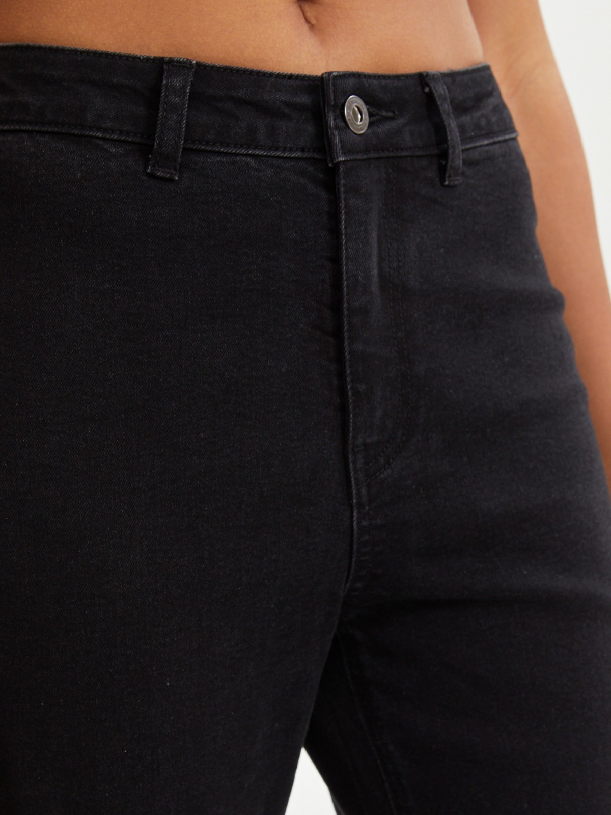 Джинсы силуэта Bootcut со средней посадкой