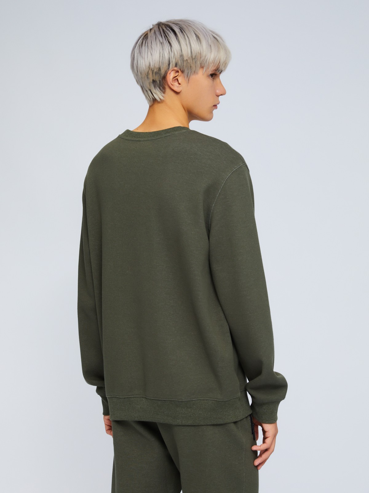 Свитшот из фактурного трикотажа с принтом-надписью