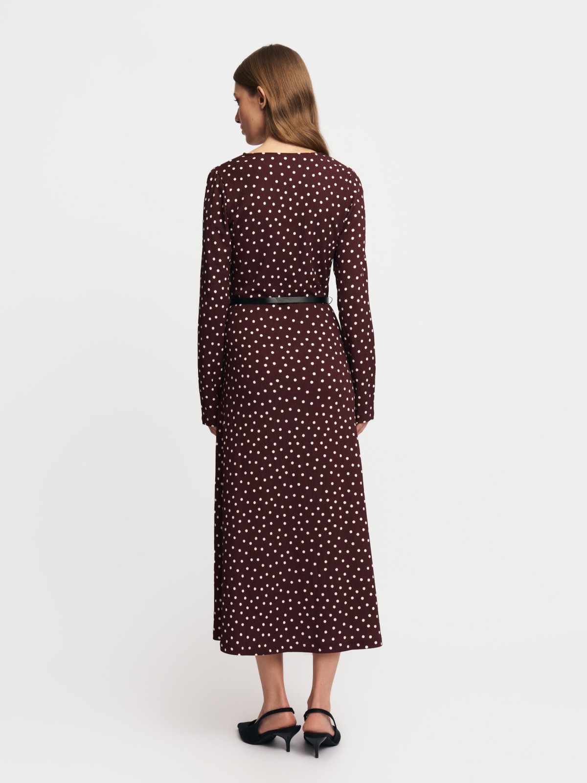 Платье миди в горошек с ремнём