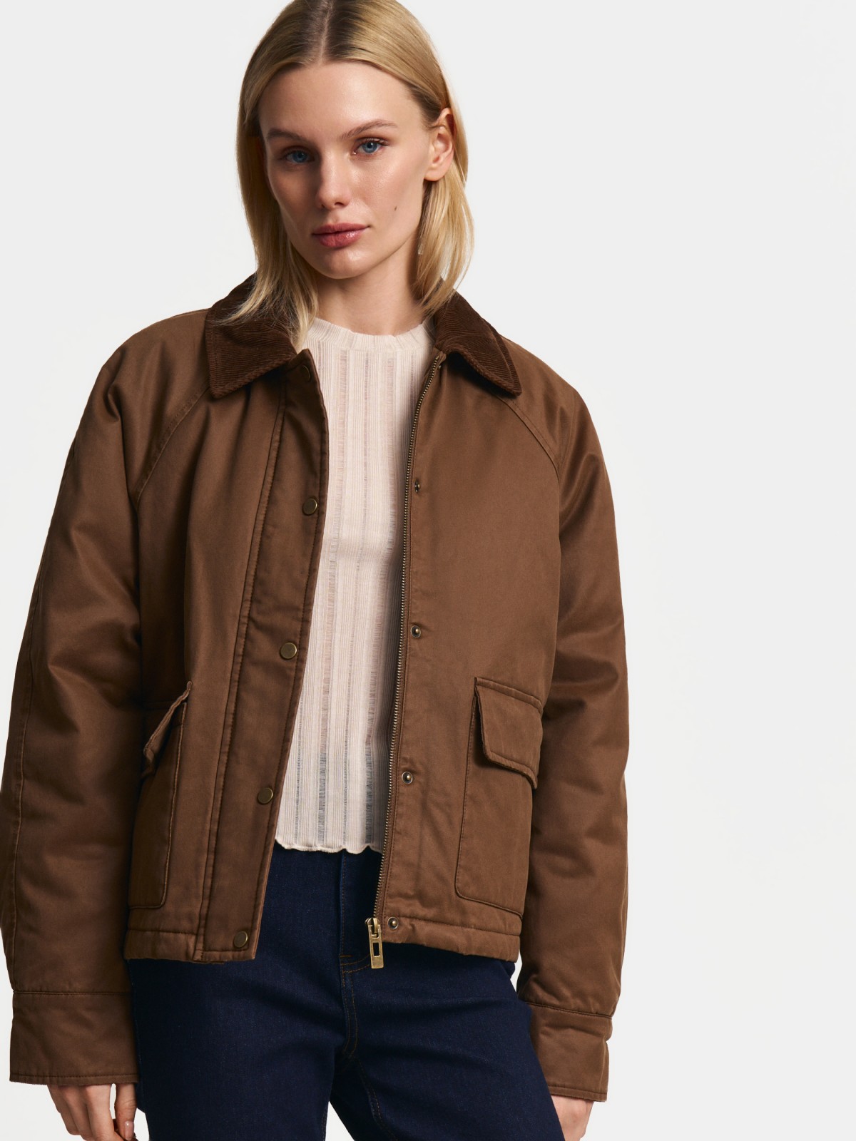 Короткая куртка на синтепоне с воротником