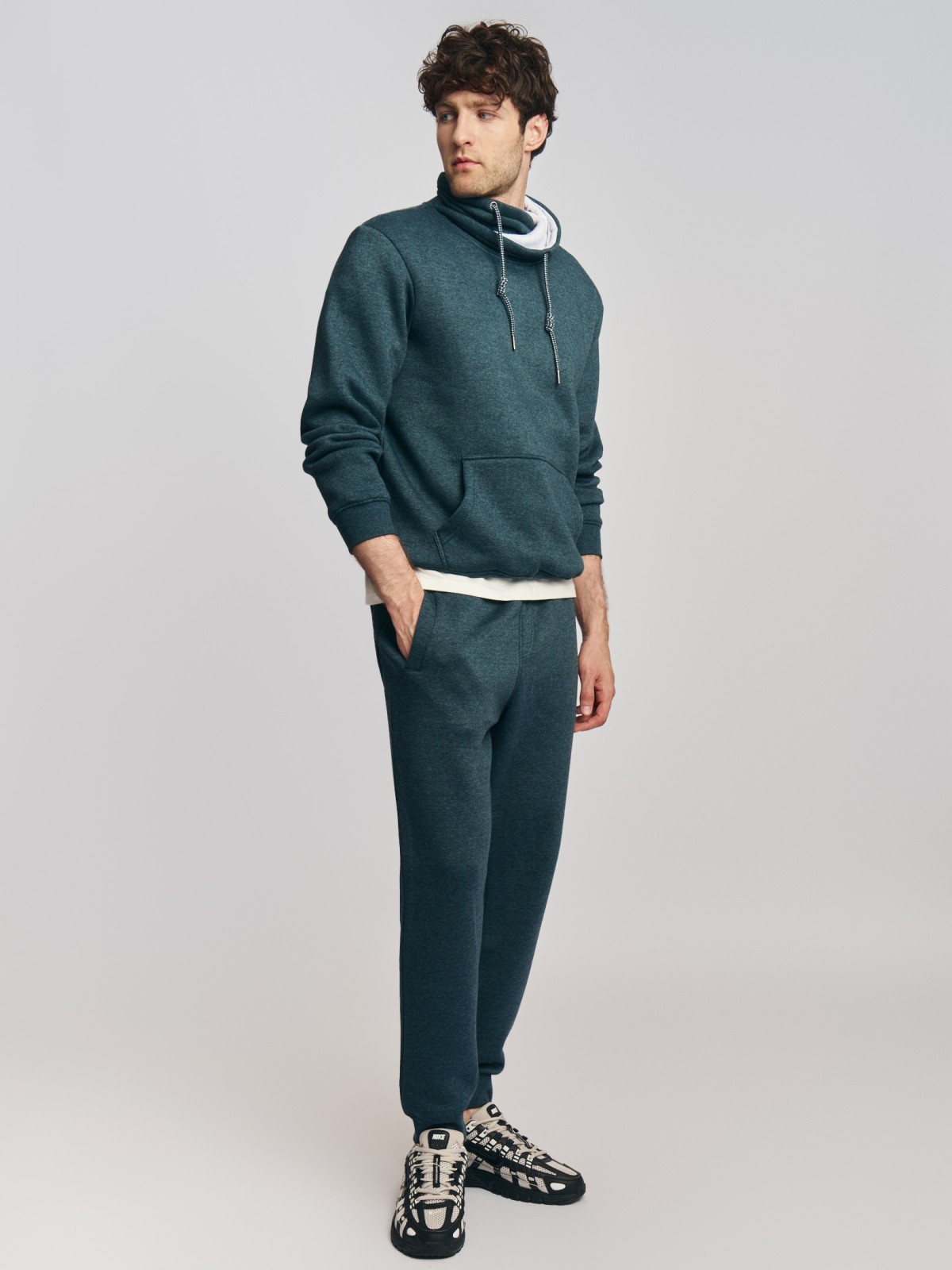 Тёплые трикотажные брюки-джоггеры с начёсом 1999₽