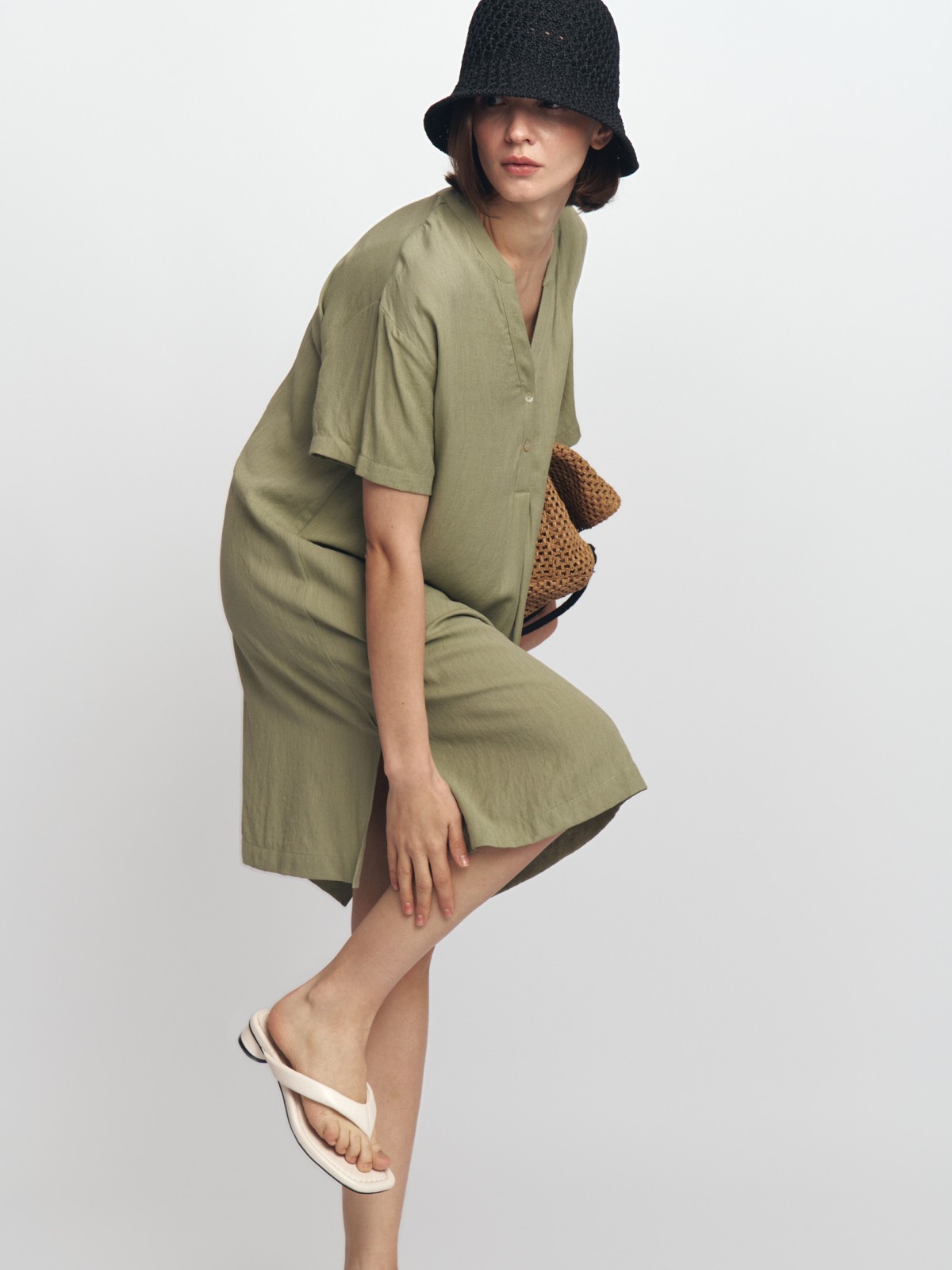 Короткое платье-туника с коротким рукавом