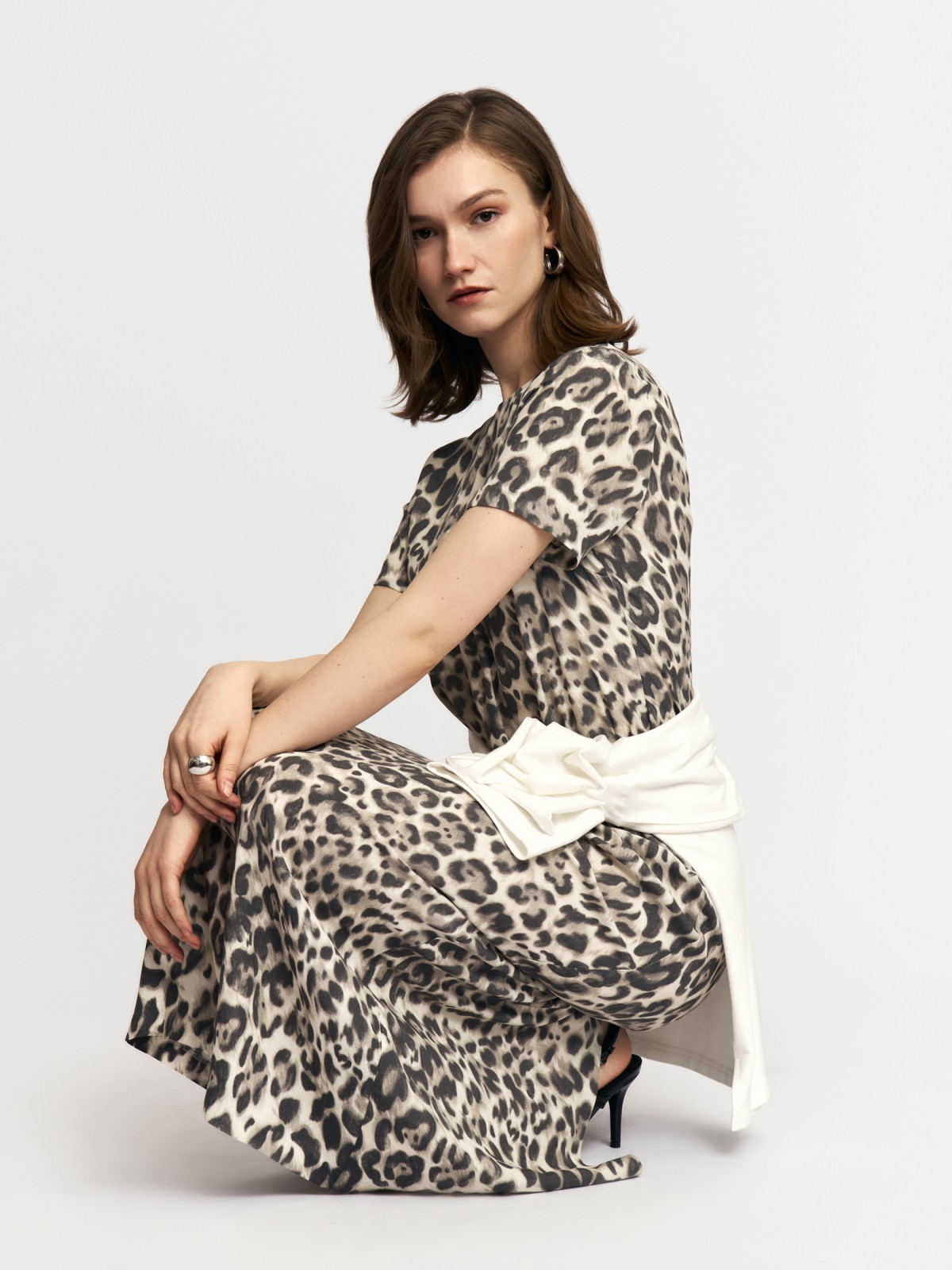 Леопардовое платье-футболка с коротким рукавом