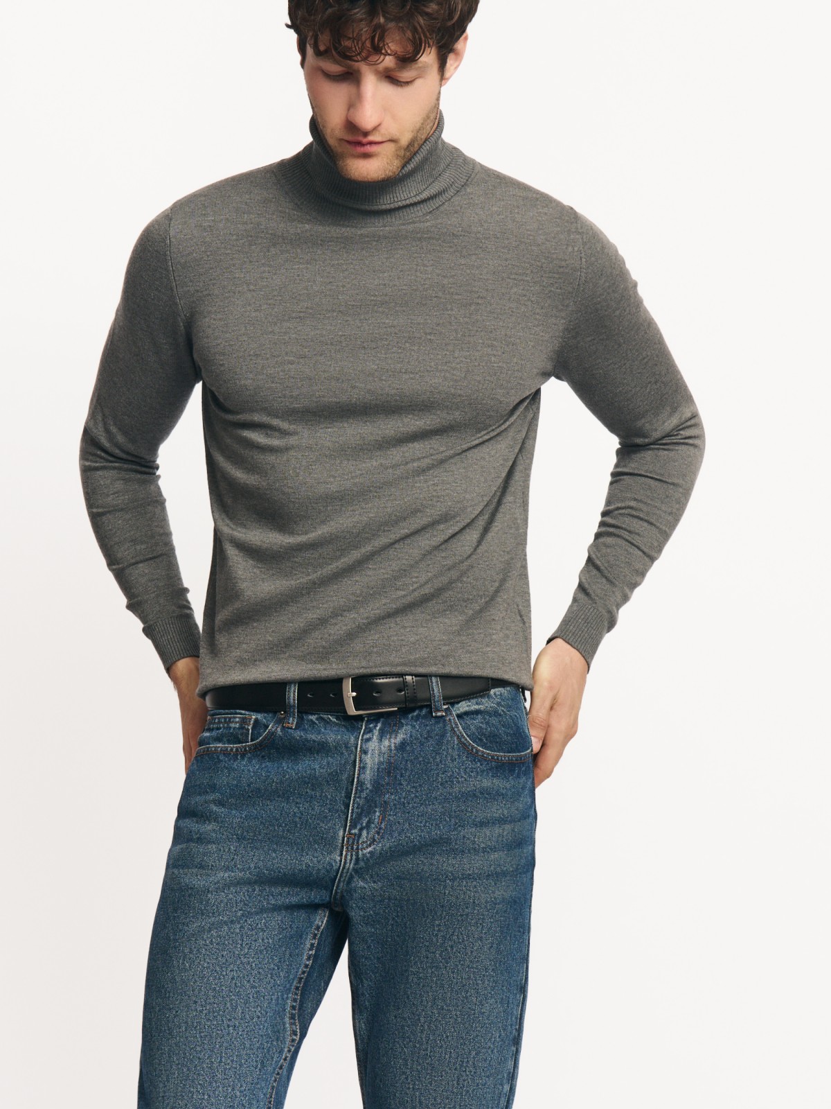 Тонкая трикотажная водолазка с горлом