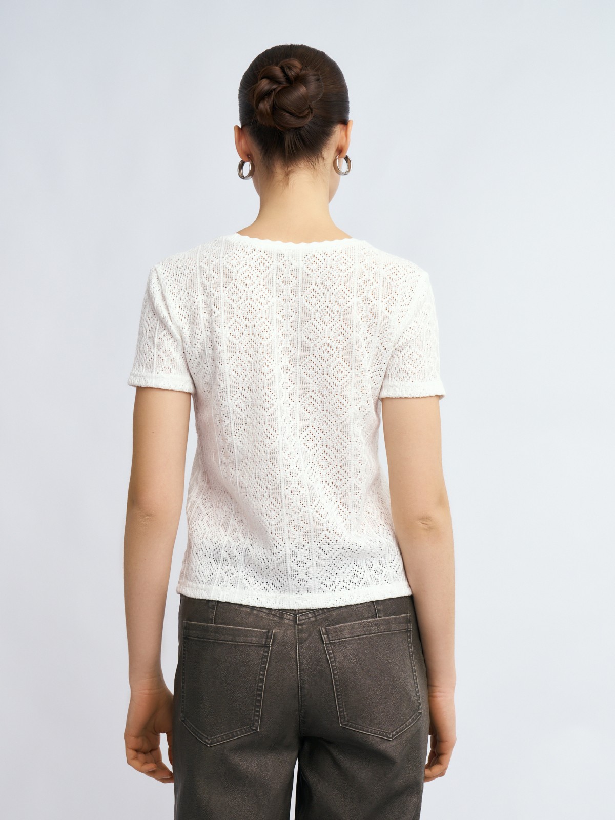 Футболка-топ из ажурного вязаного трикотажа