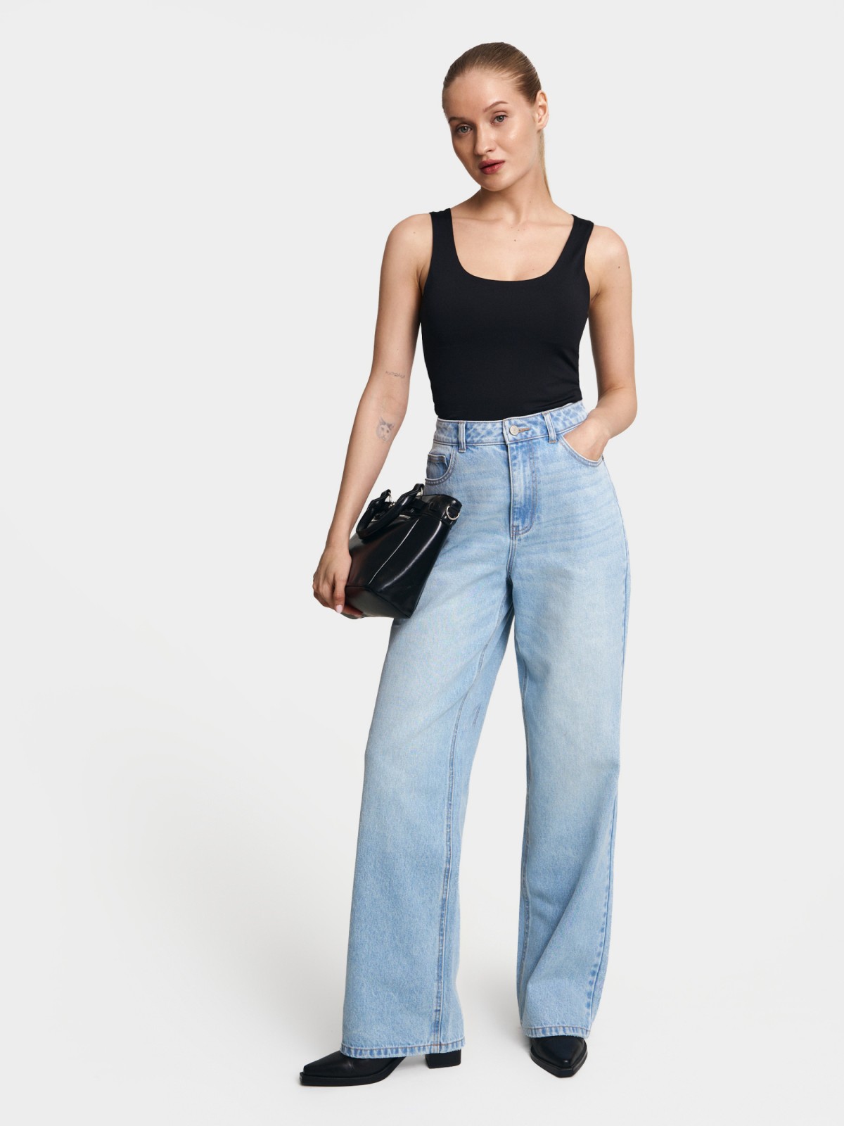Джинсы прямого силуэта с высокой посадкой