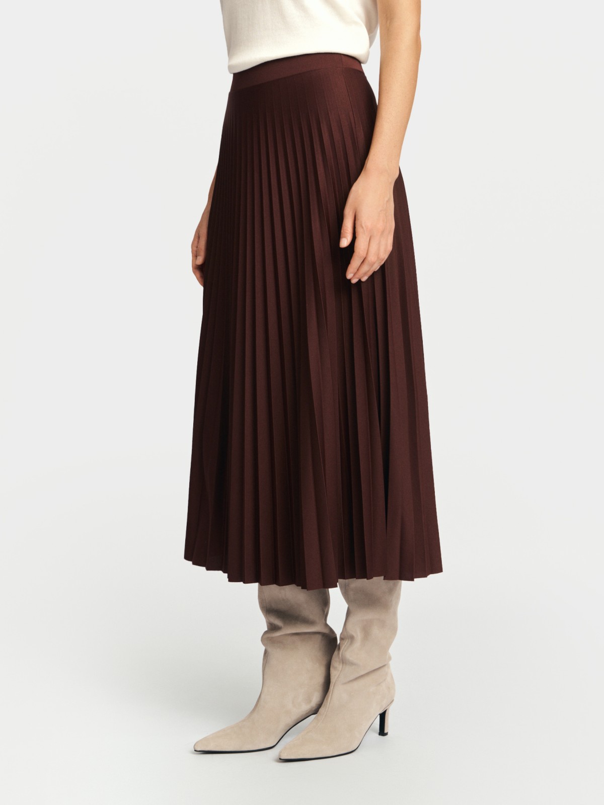 Трикотажная юбка плиссе длины миди на резинке
