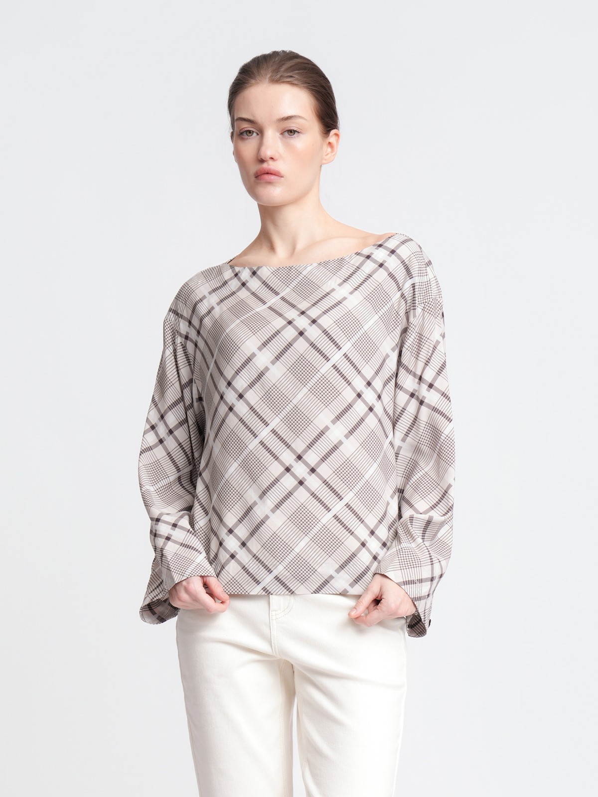 Блузка с  длинными рукавами