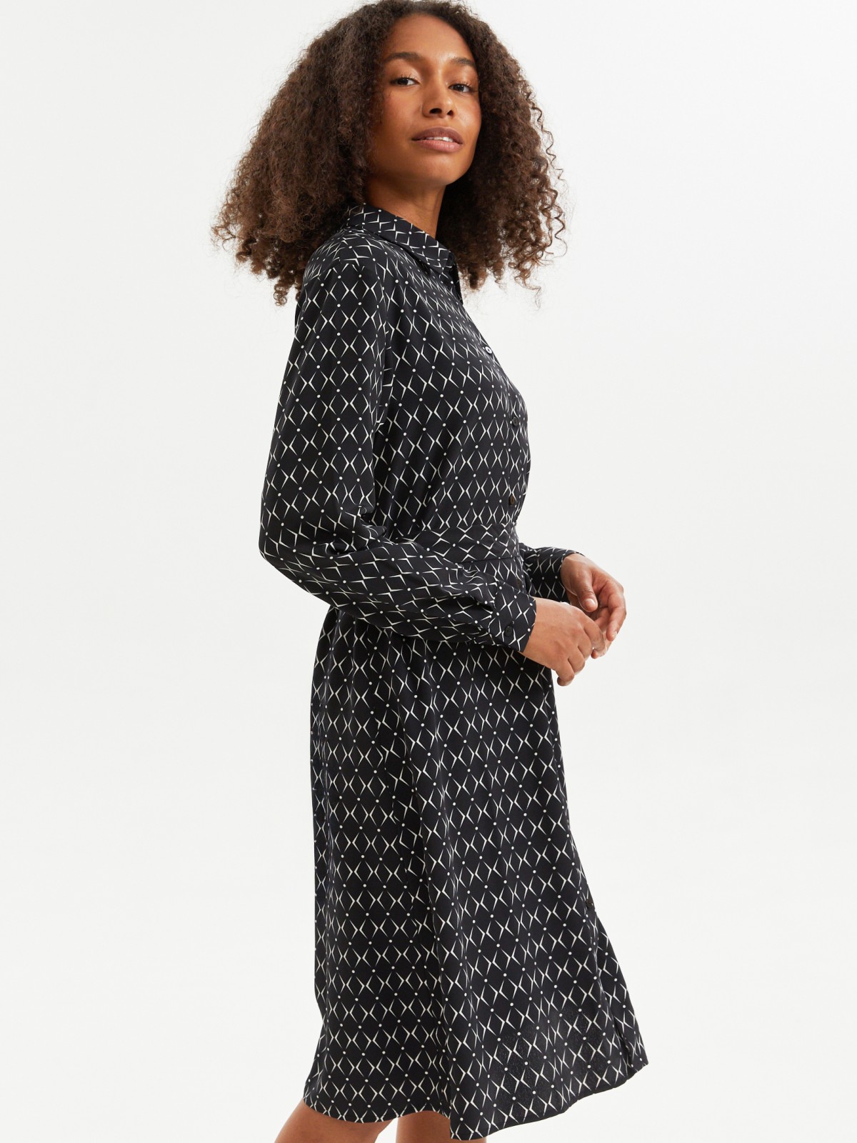 Платье-рубашка с принтом и поясом