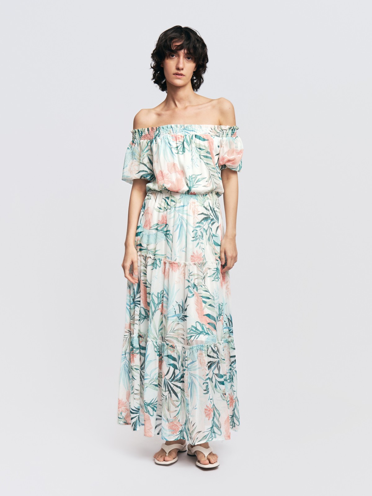 Шифоновое платье макси с открытыми плечами