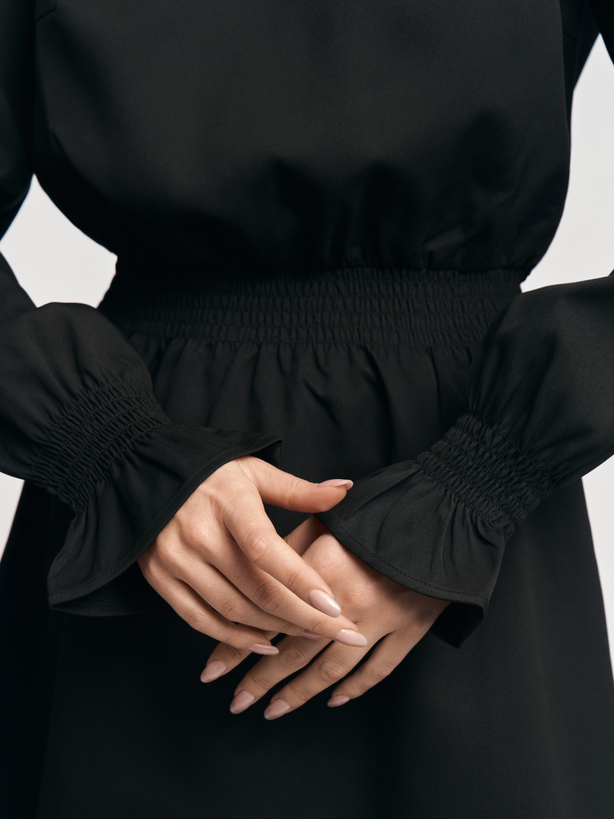 Платье мини с акцентом на талии