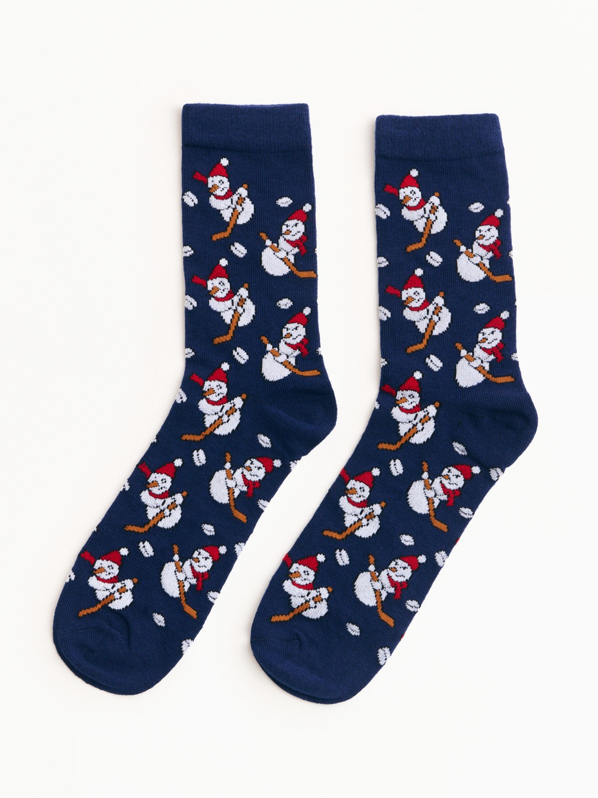 Высокие носки с новогодним узором