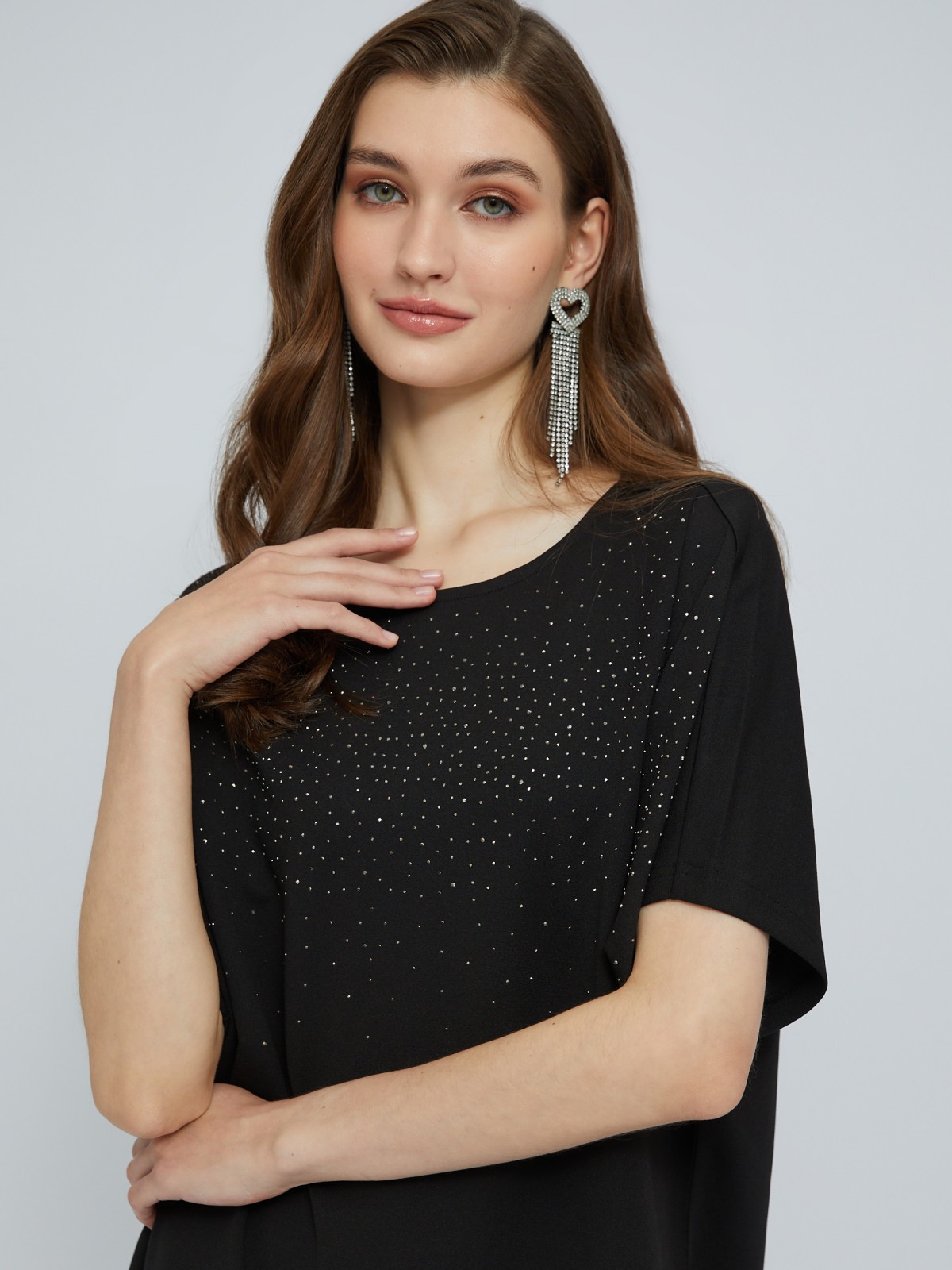 Платье мини с акцентной кокеткой со стразами