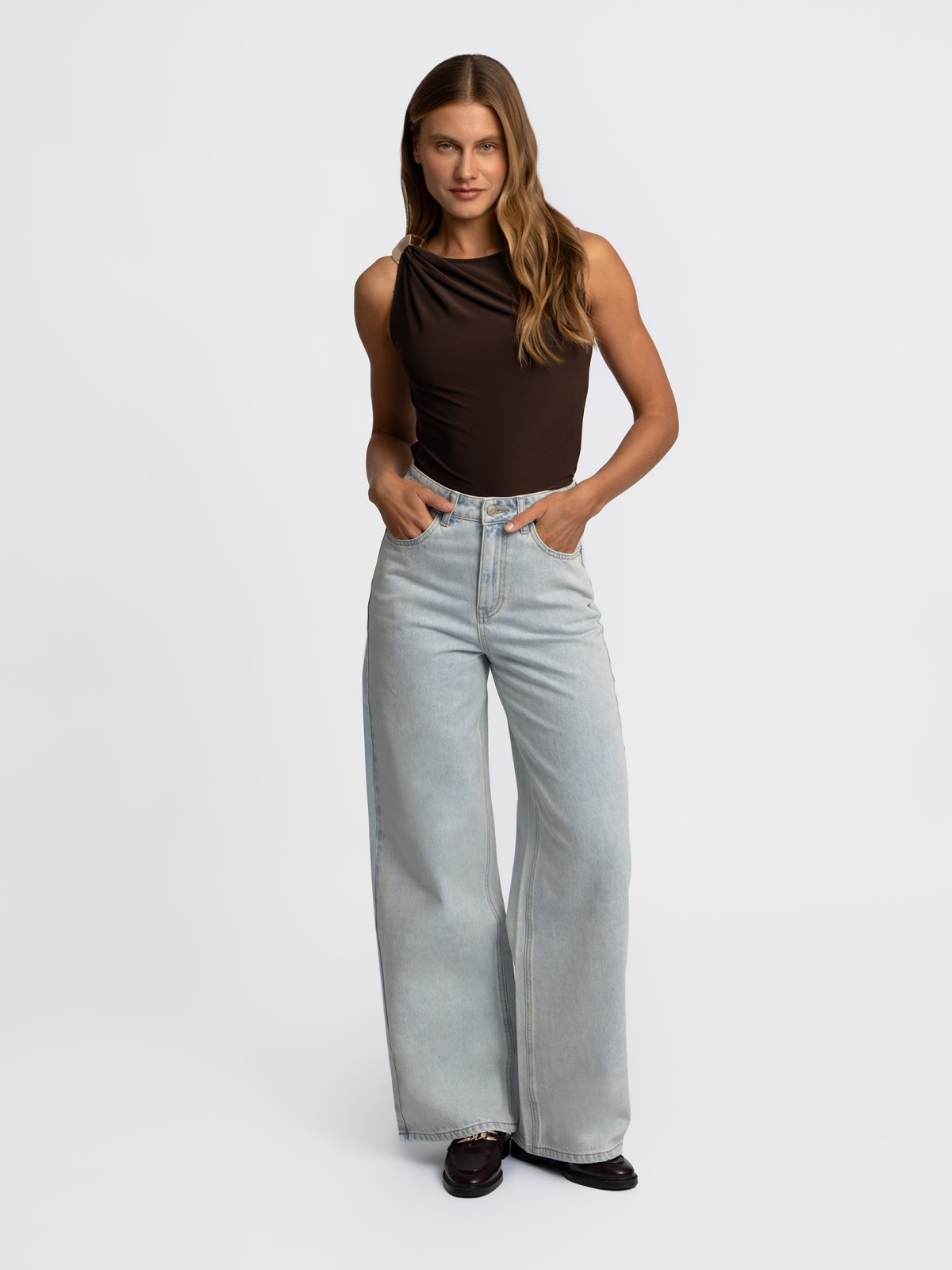 Джинсы силуэта Wide с высокой посадкой