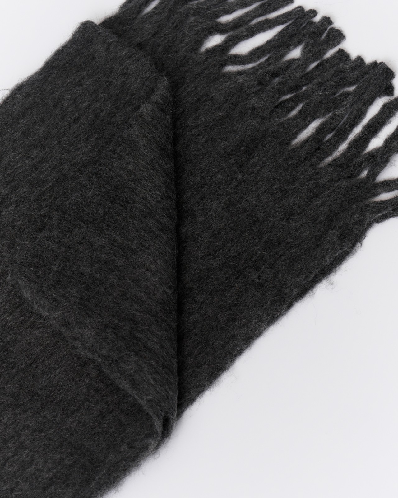 Тёплый шарф с длинной бахромой