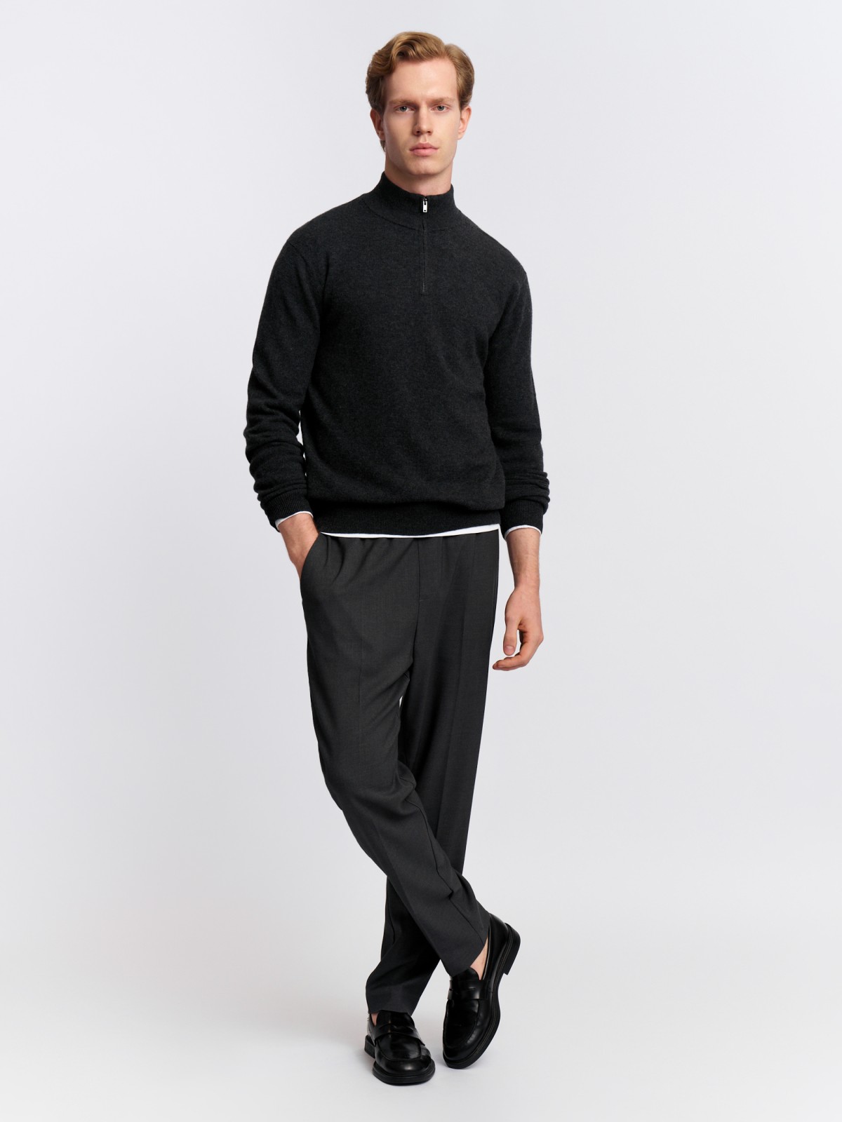 Тонкий шерстяной свитер с горлом на молнии