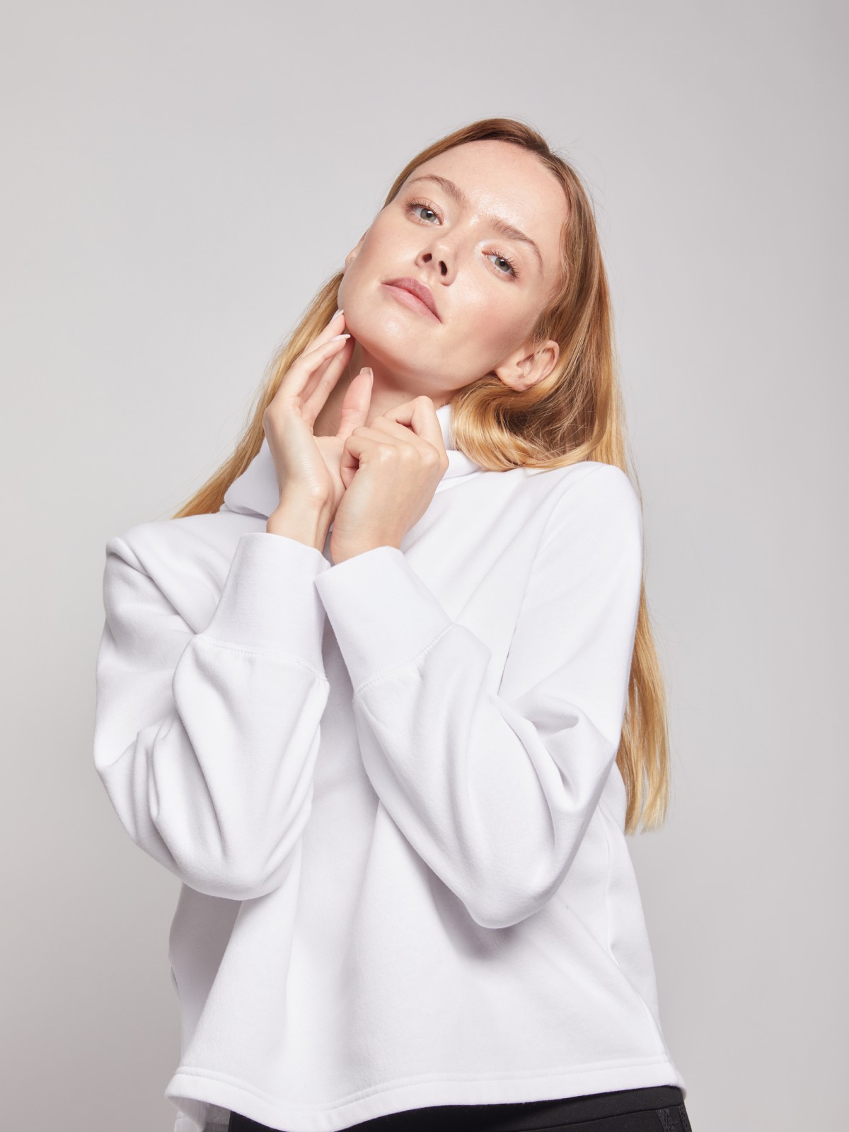 Свитшот с воротником-гольф