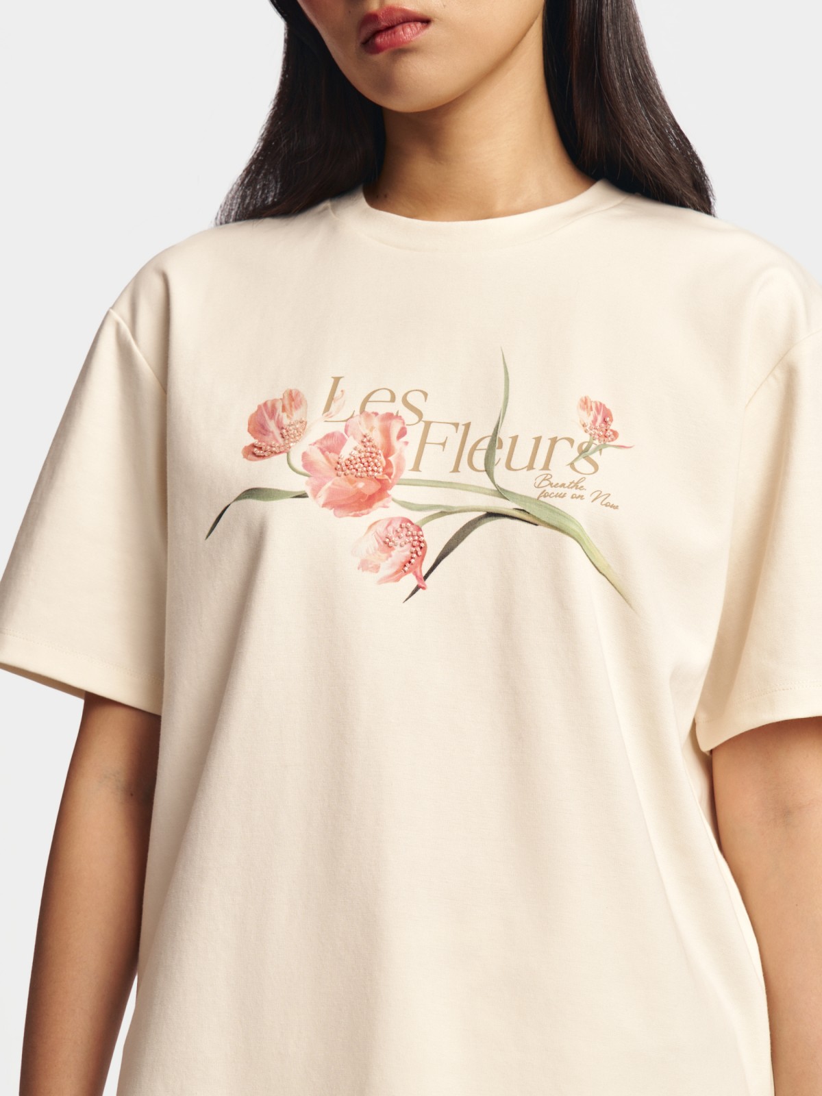 Футболка с принтом и аппликацией