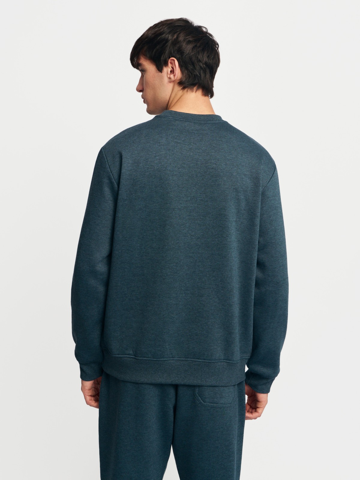 Утеплённый свитшот прямого кроя с длинным рукавом