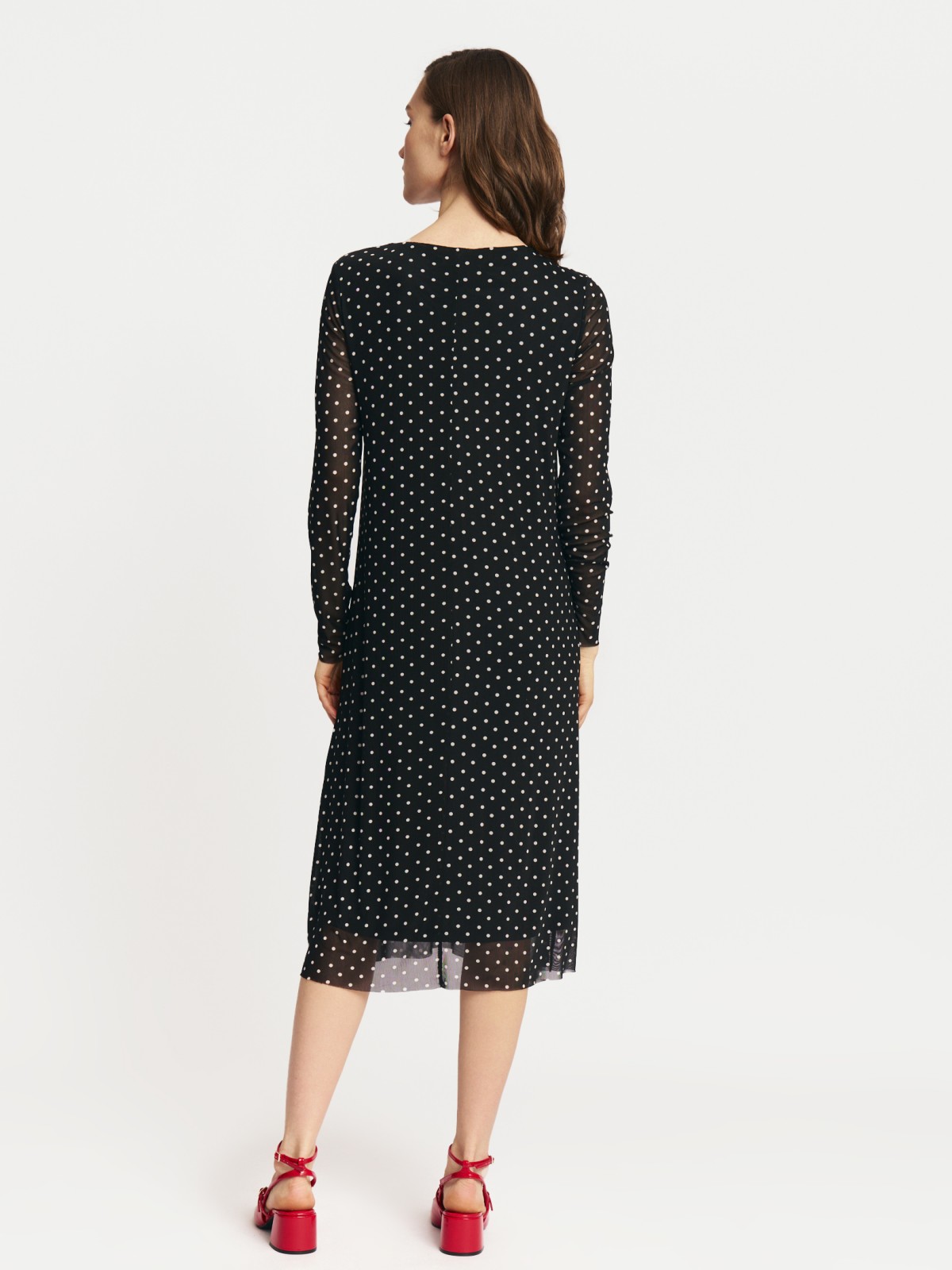 Платье длины миди из сетки в горошек