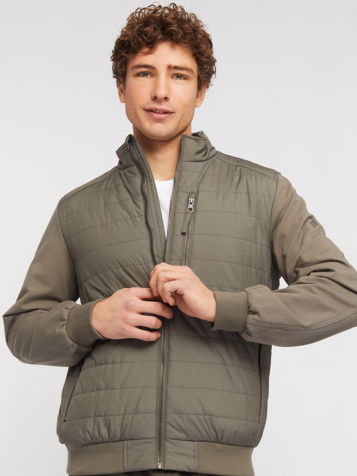 Утеплённая куртка-толстовка с воротником-стойкой zolla 014135102074, цвет хаки, размер S