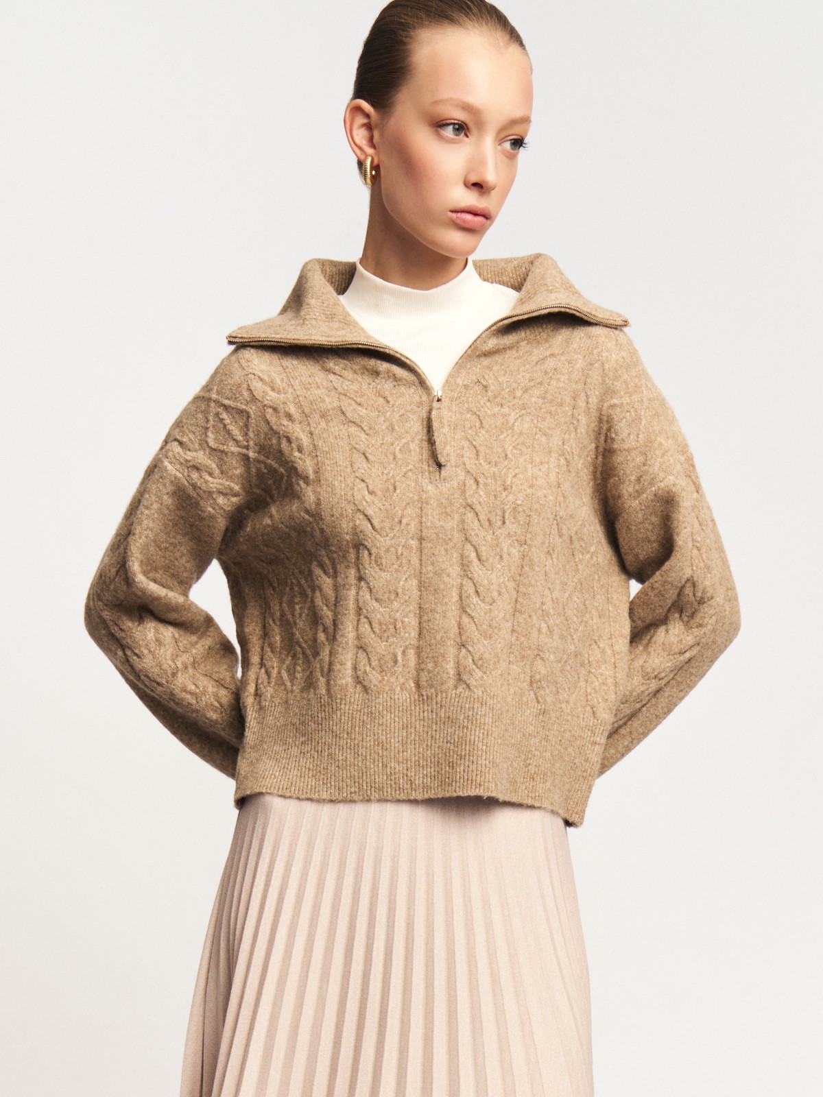 Вязаный свитер с воротником на молнии