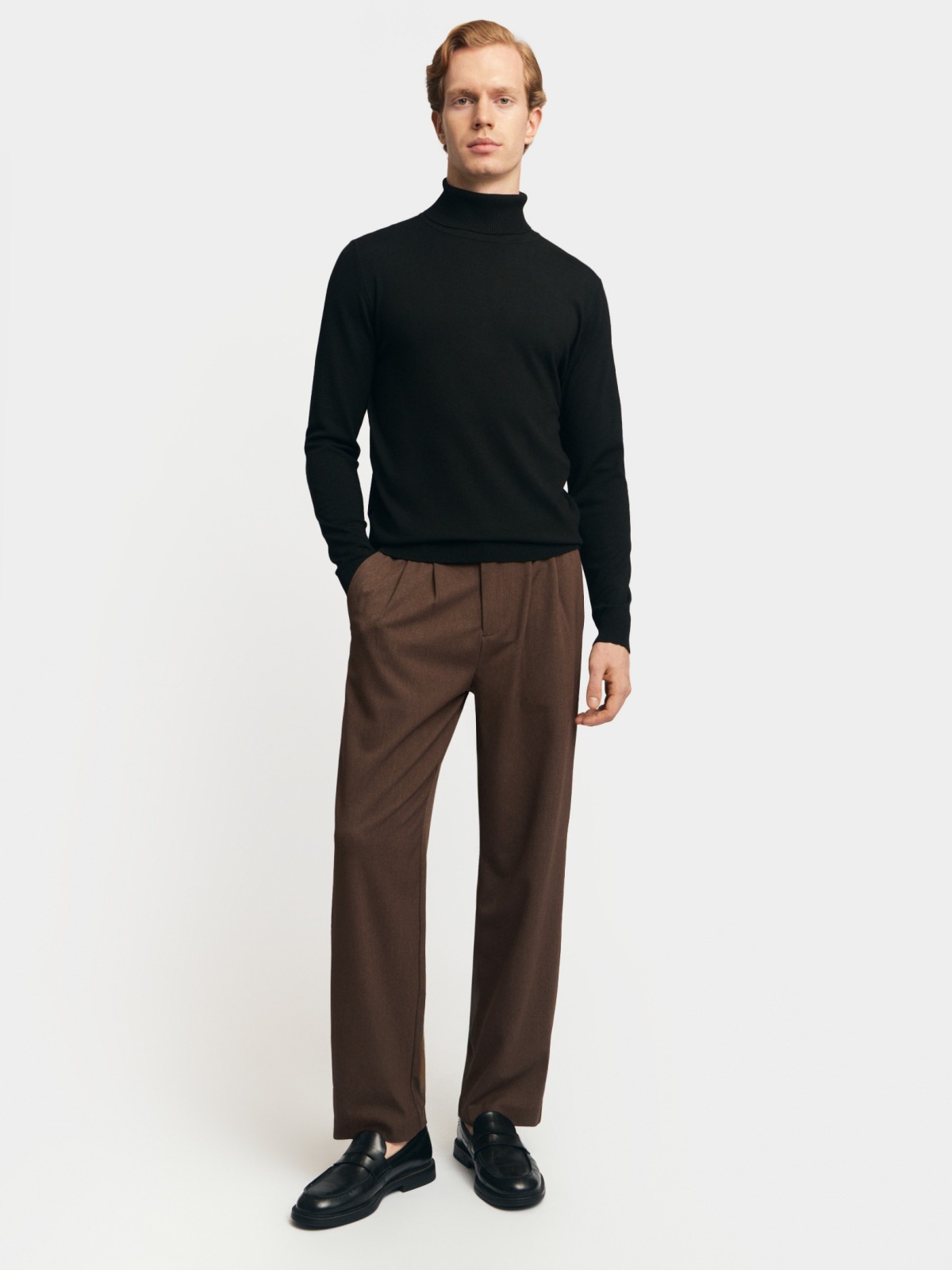 Тонкая трикотажная водолазка с воротником гольф