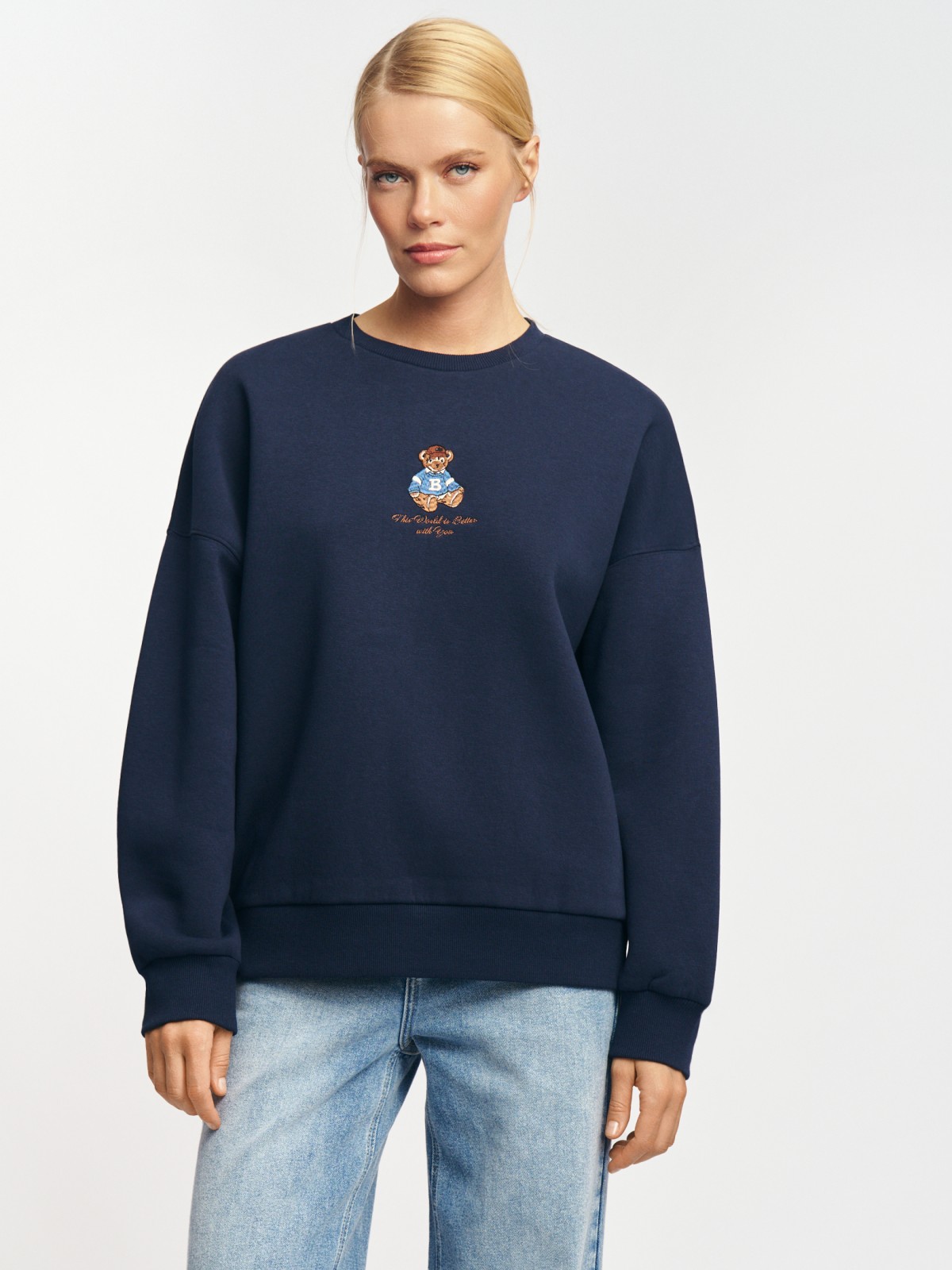 Утеплённый свитшот с вышивкой