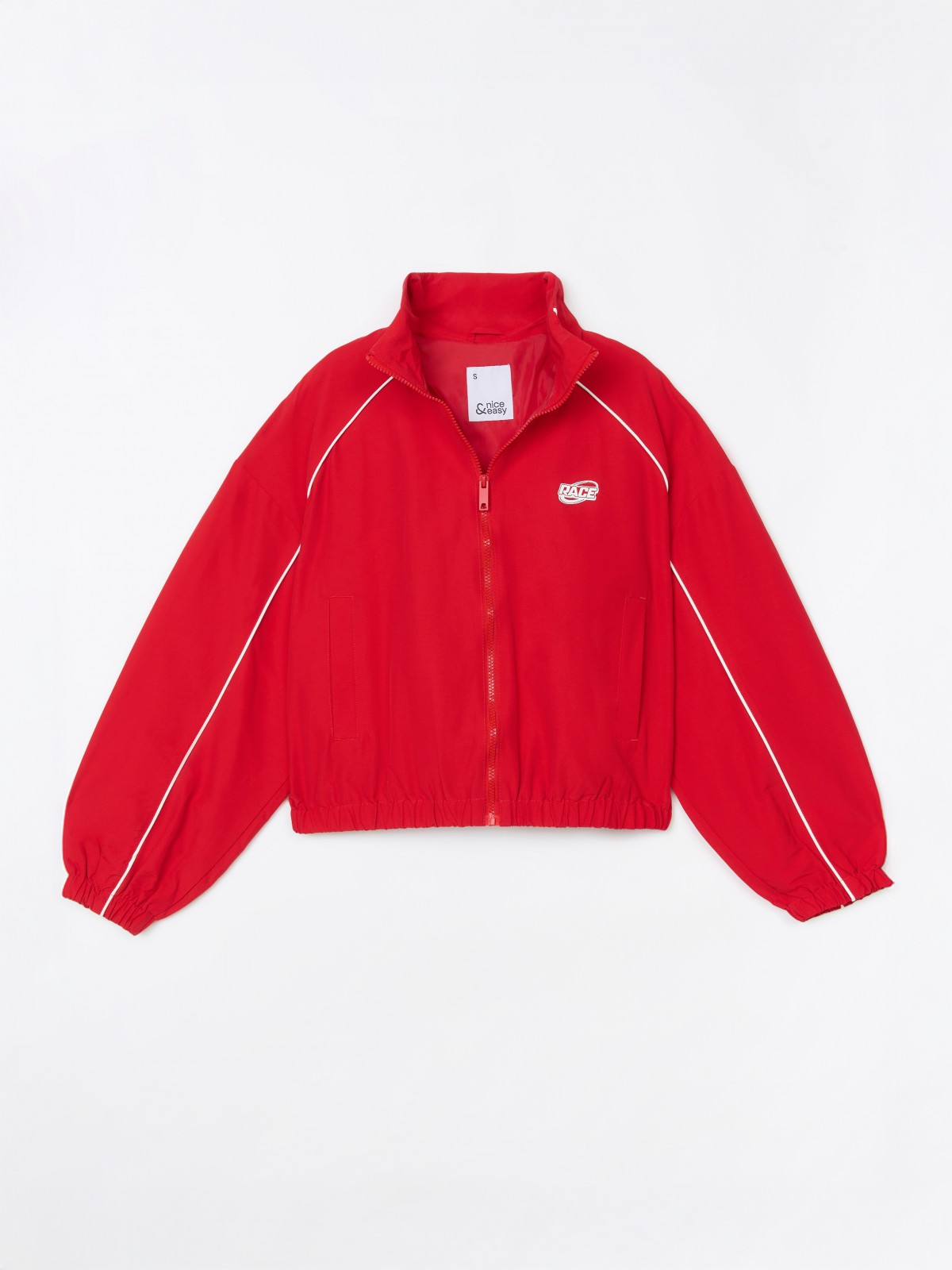 Куртка-ветровка в спортивном стиле без утеплителя