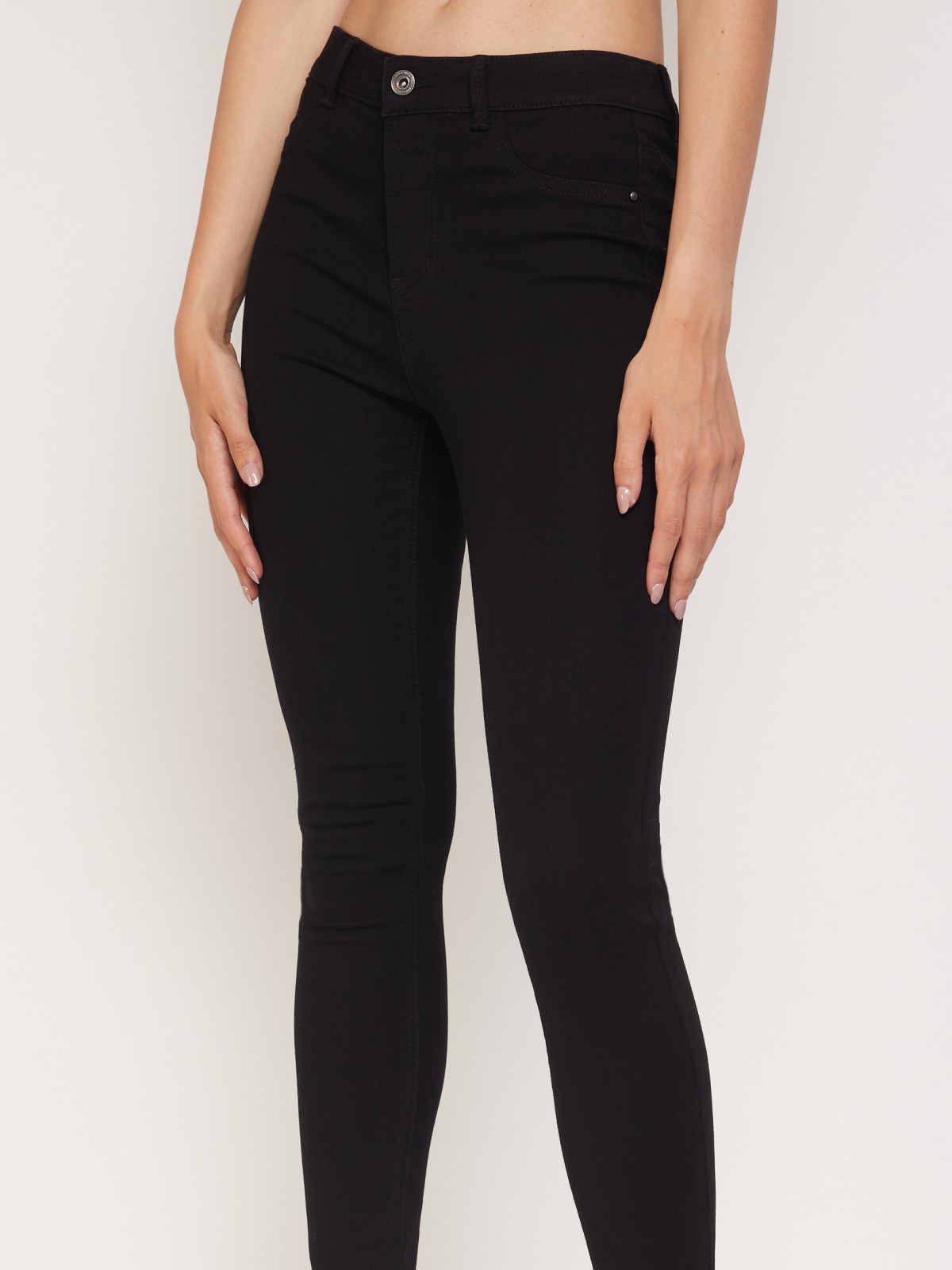 Джинсы силуэта Skinny