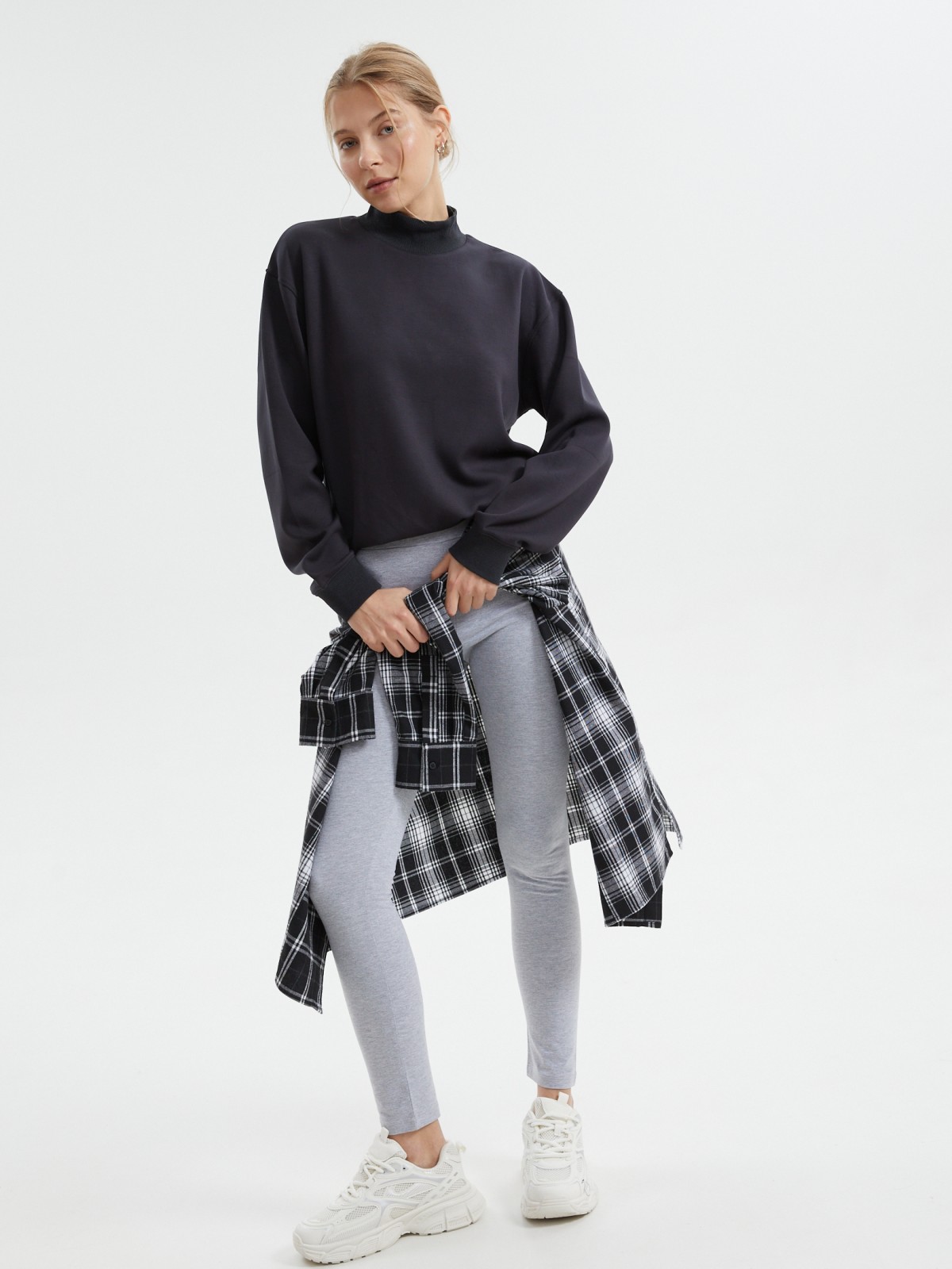 Свитшот с воротником-стойкой