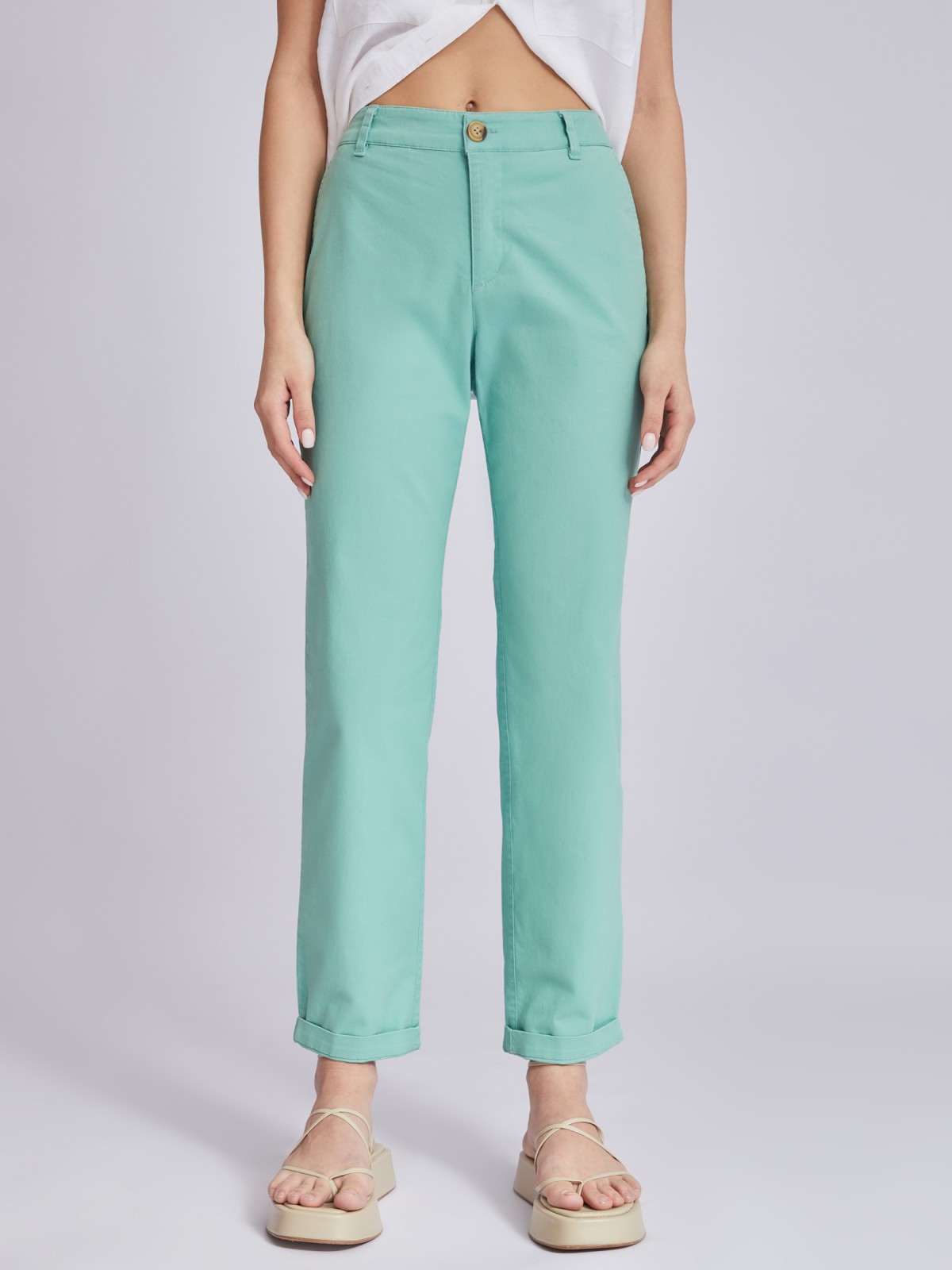 Брюки-чинос со средней посадкой