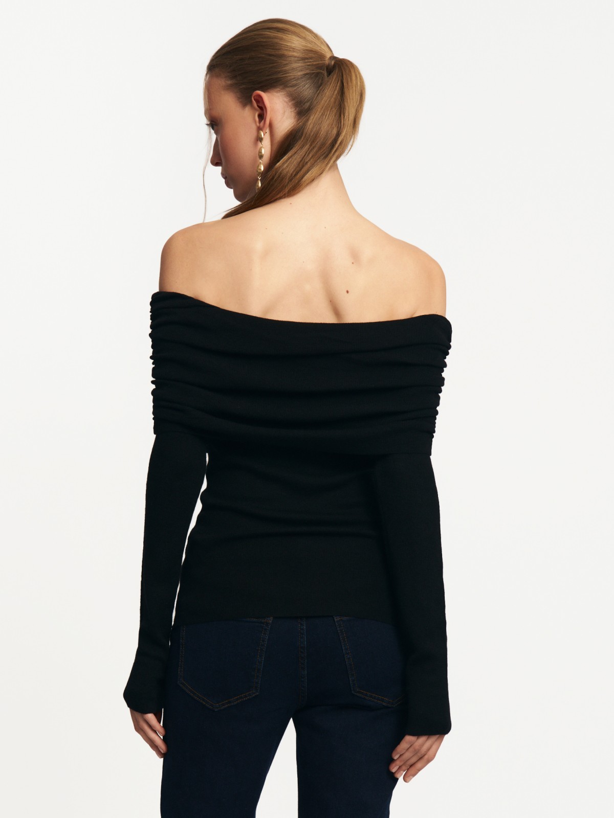 Трикотажный джемпер с открытыми плечами