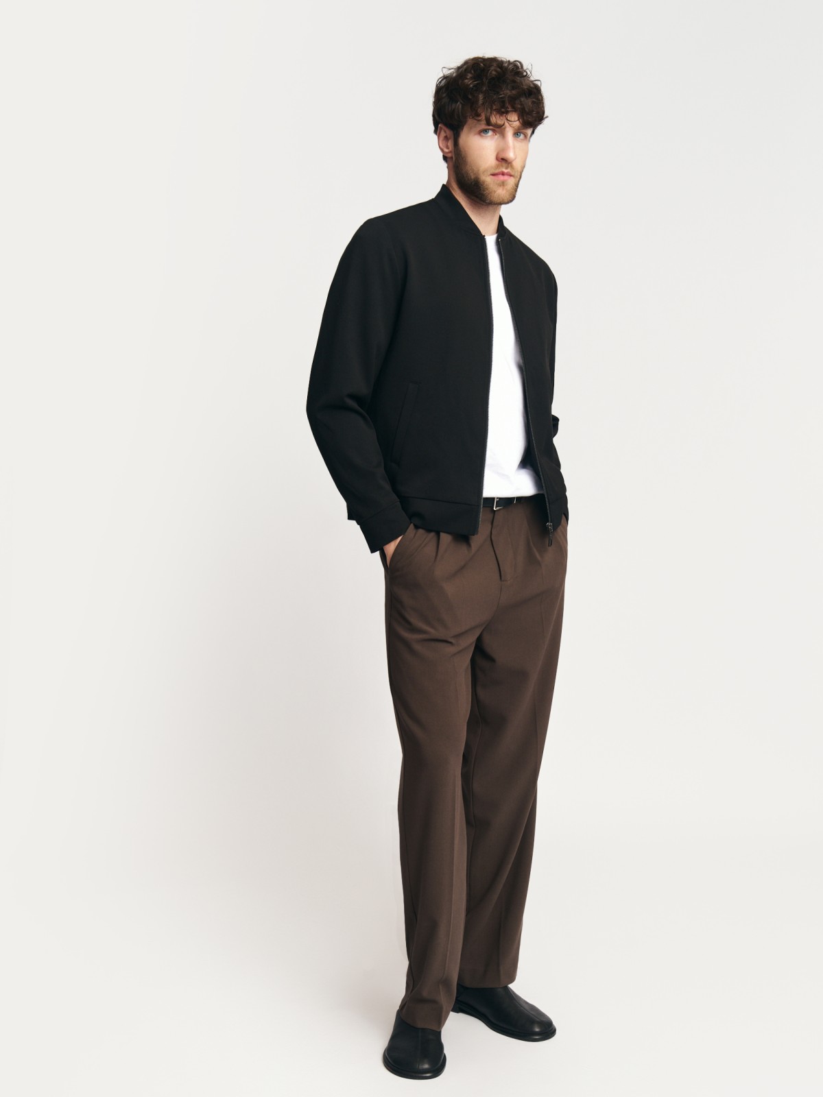 Куртка-бомбер на молнии без утеплителя