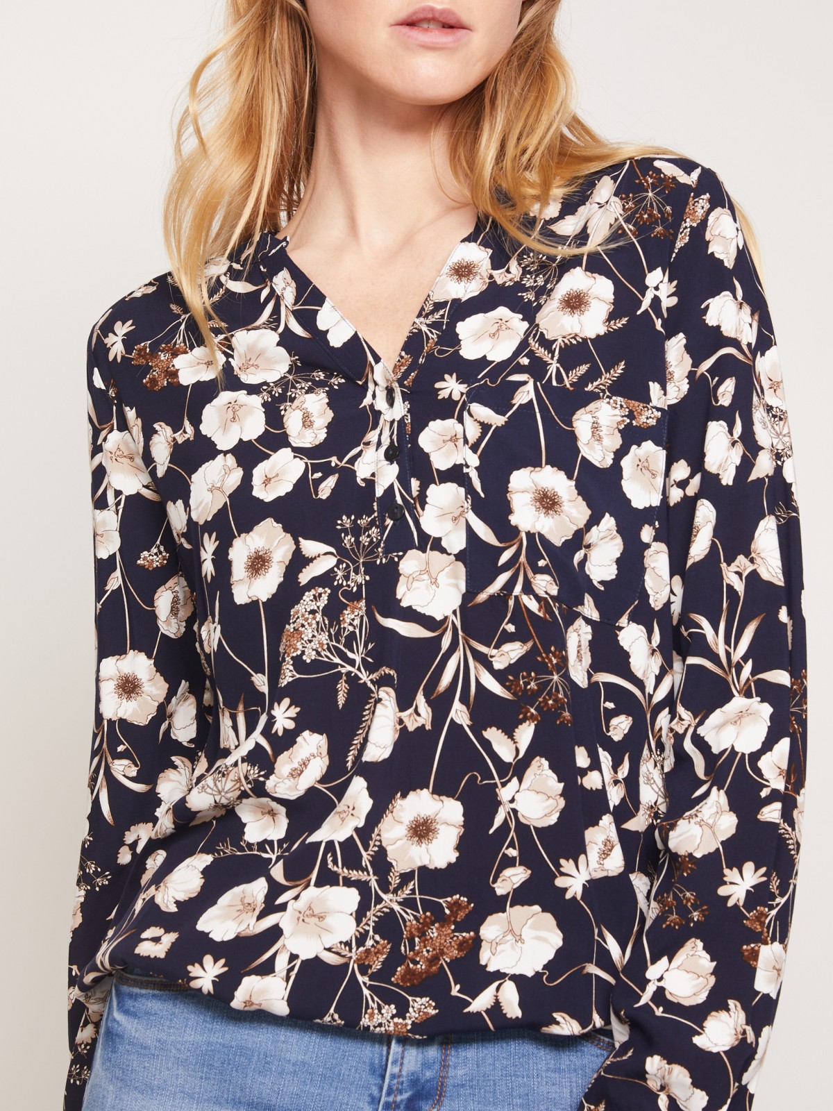 Блузка из вискозы с цветочным принтом