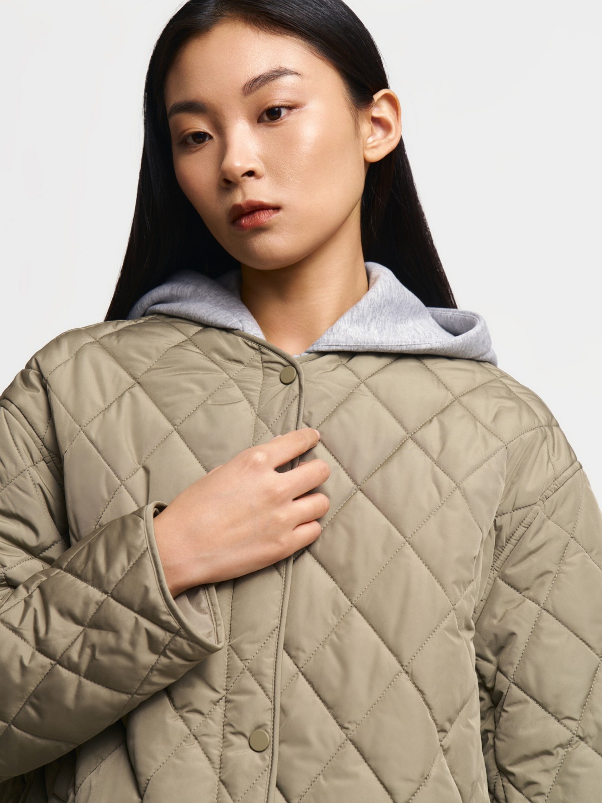 Утеплённая стёганая куртка на синтепоне с капюшоном