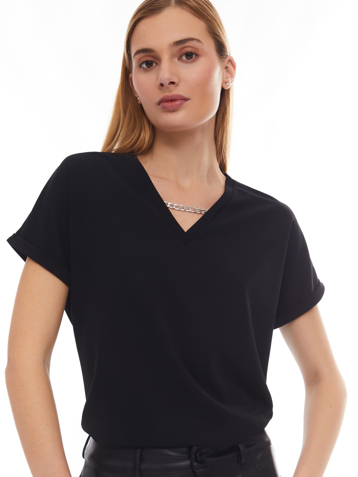 Блузка-футболка с V-образным вырезом и цепочкой zolla 024133226533, цвет черный, размер XS