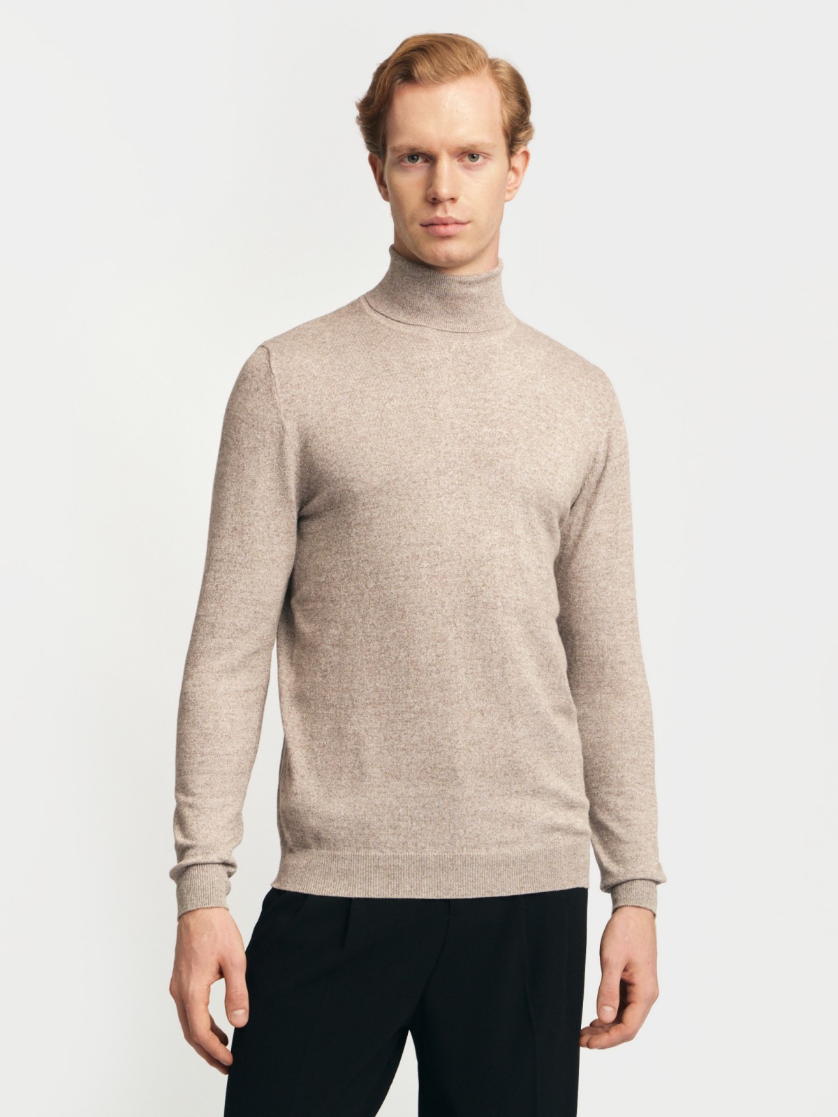 Тонкая трикотажная водолазка с горлом