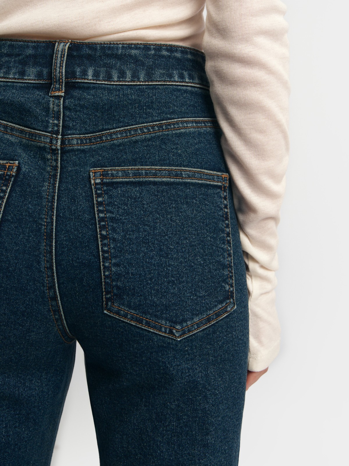 Джинсы силуэта Bootcut с высокой посадкой