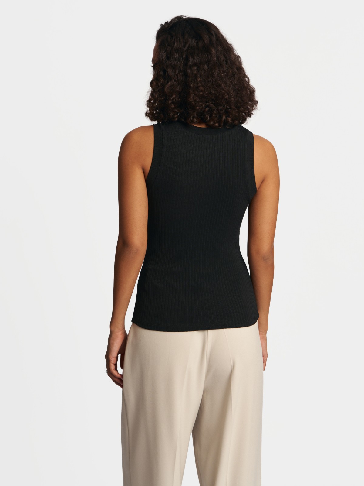 Трикотажный топ без рукавов