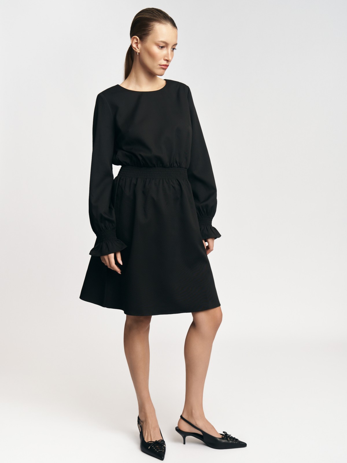 Платье мини с акцентом на талии