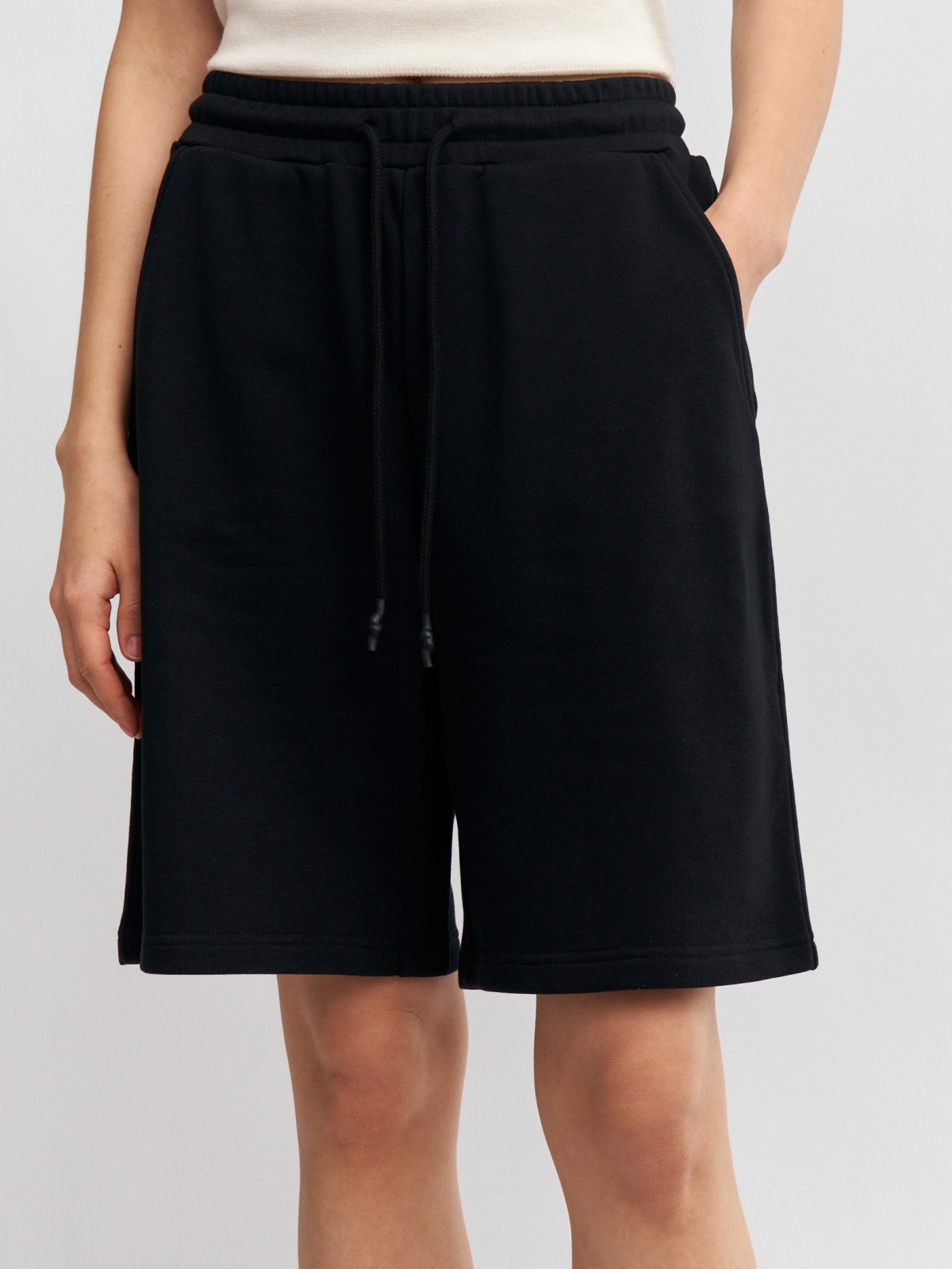 Трикотажные шорты с карманами на резинке