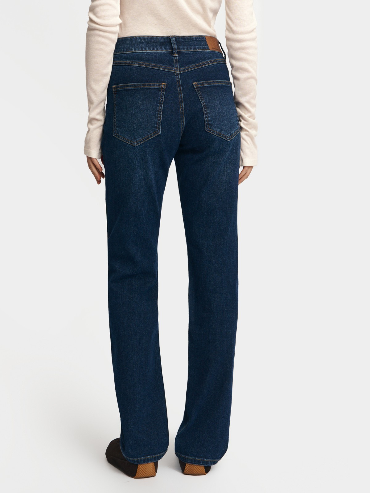 Джинсы прямого силуэта со средней посадкой