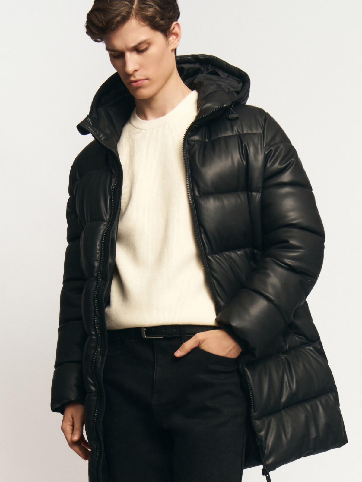 Тёплая куртка из экокожи с капюшоном