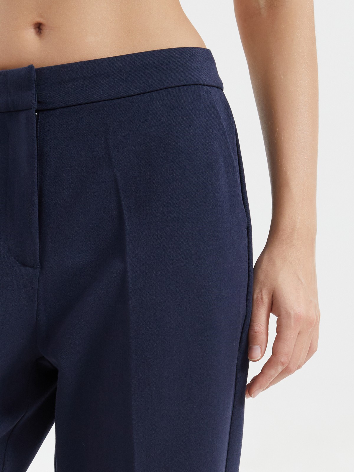 Офисные брюки Slim на резинке со стрелками