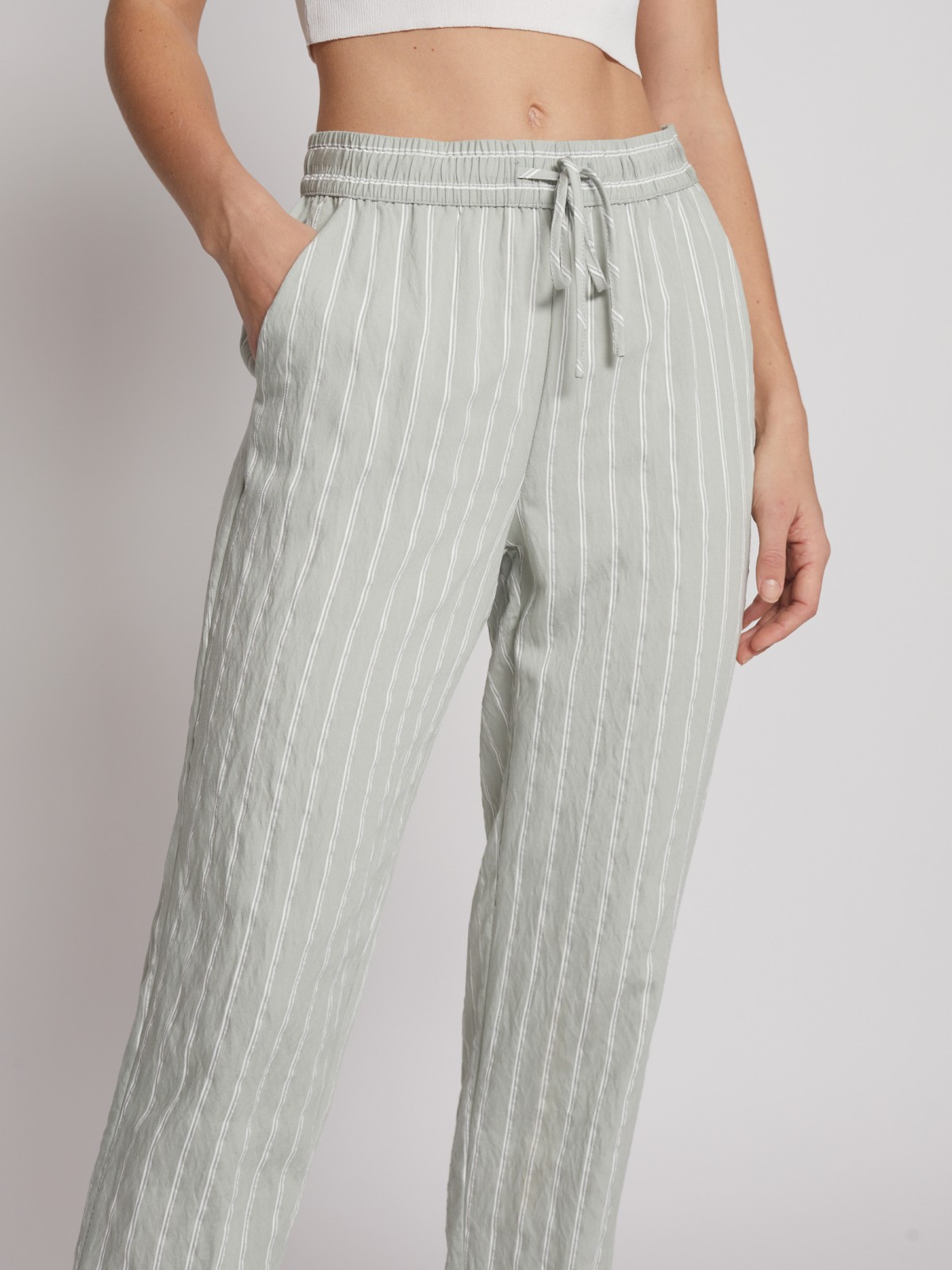 Брюки на резинке в полоску