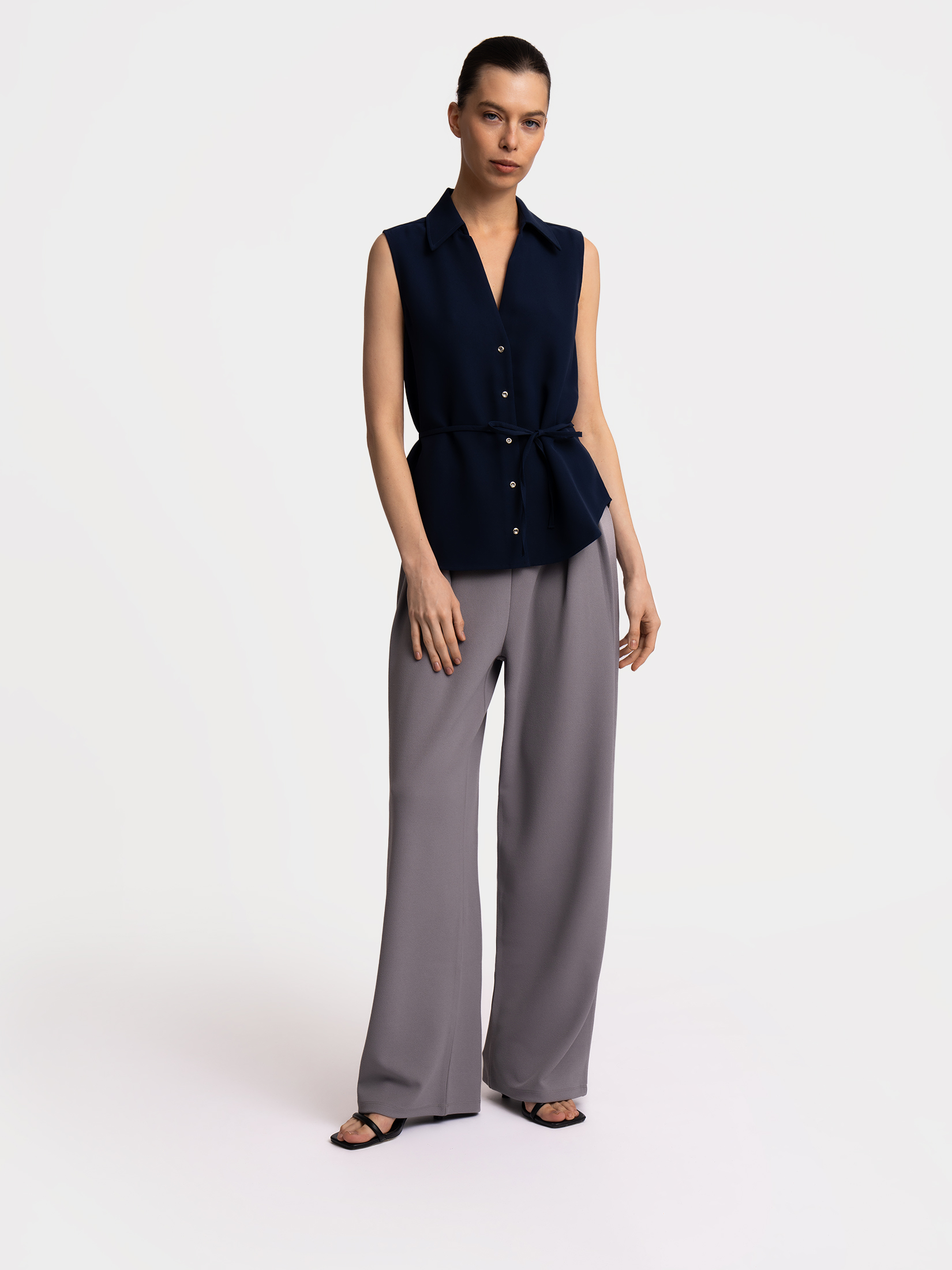 Блузка без рукавов