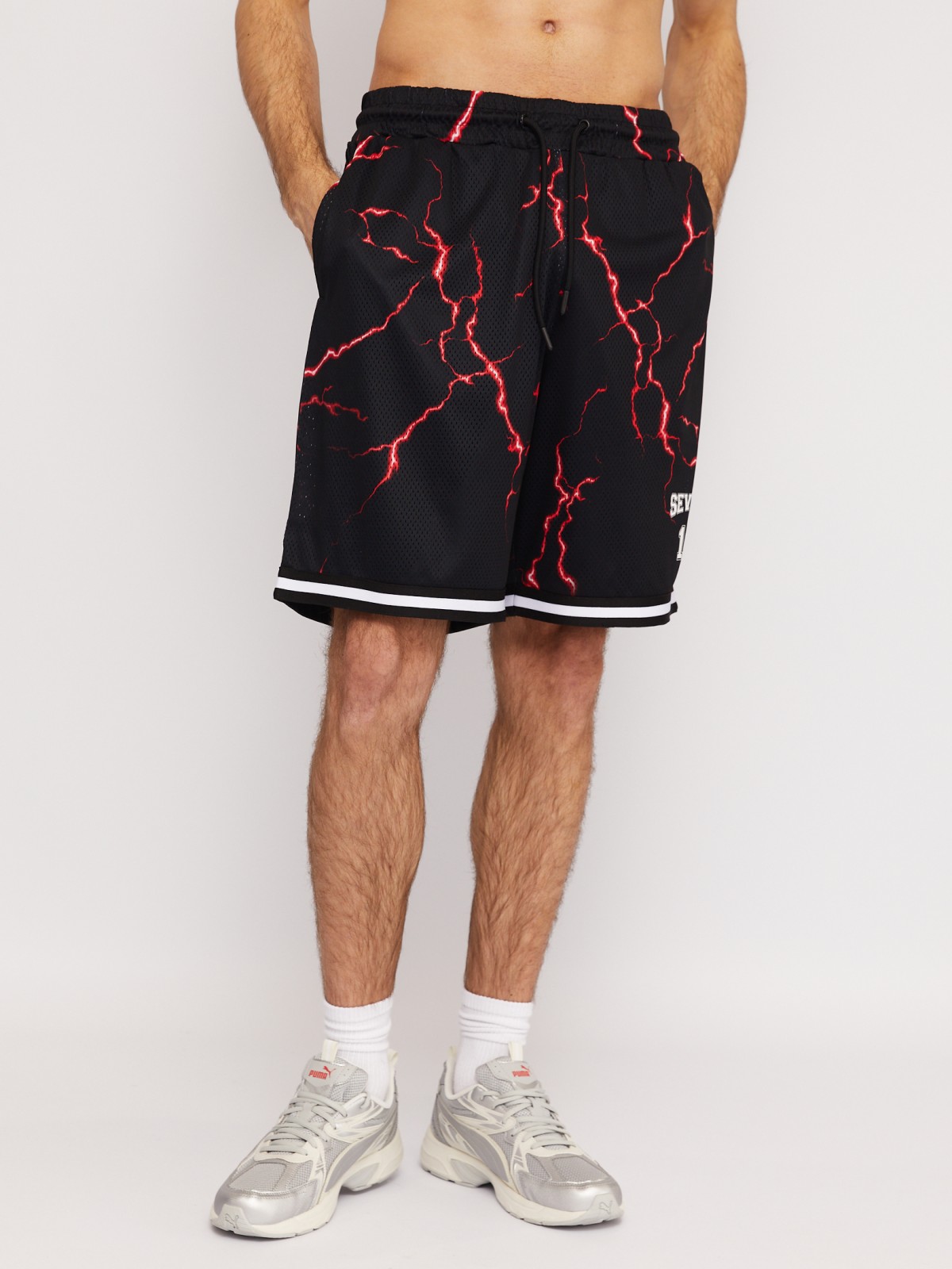 Перфорированные шорты на резинке