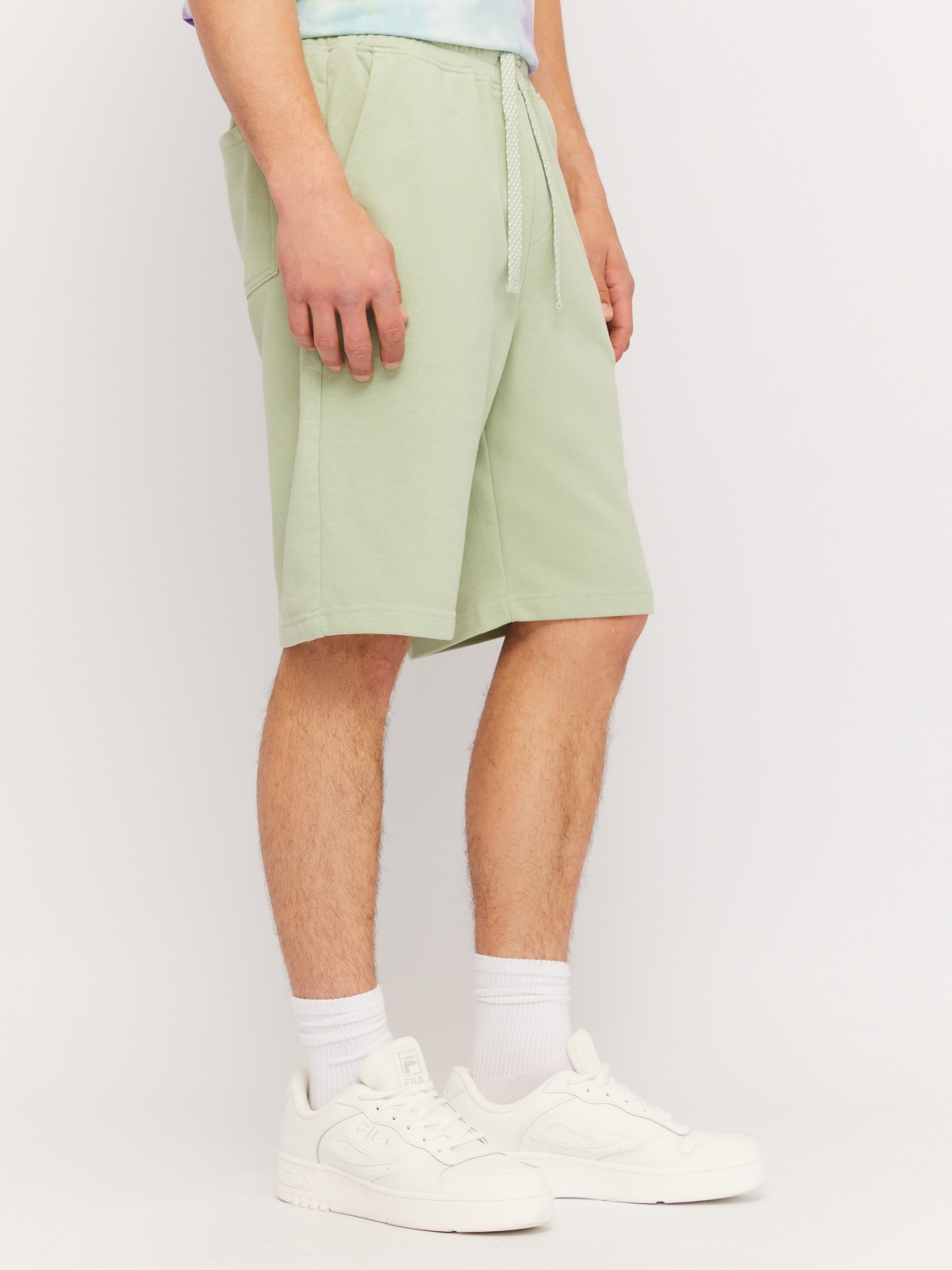 Трикотажные шорты на резинке